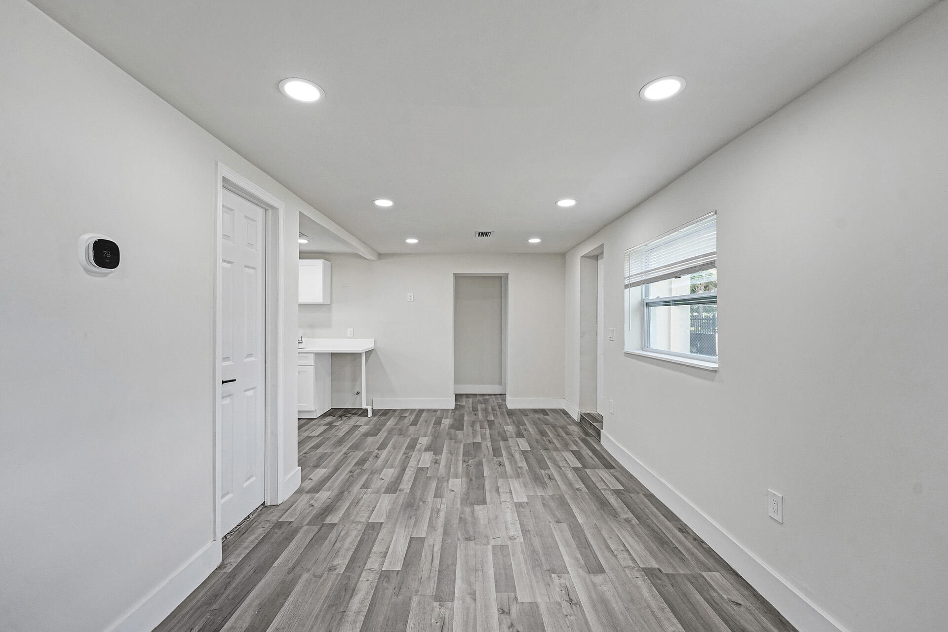 8229 NW 1st Miami, FL 33150