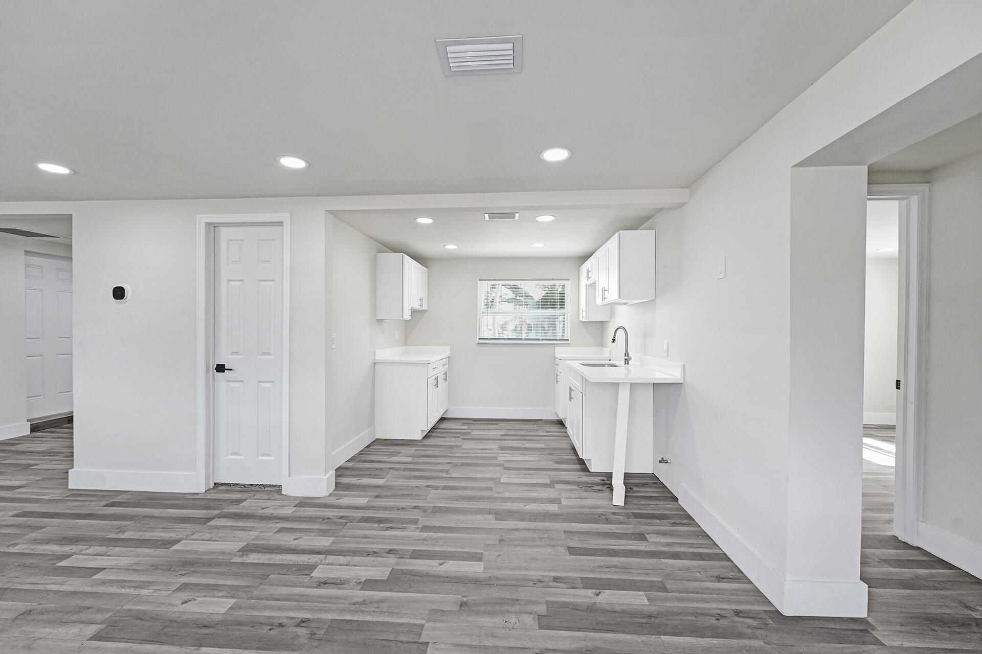 8229 NW 1st Miami, FL 33150