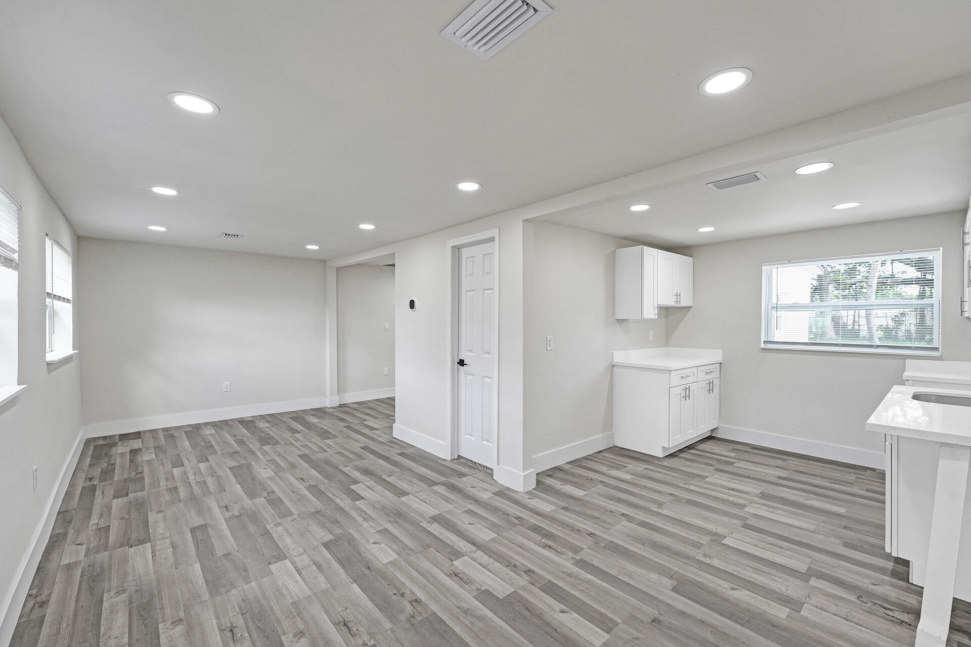 8229 NW 1st Miami, FL 33150