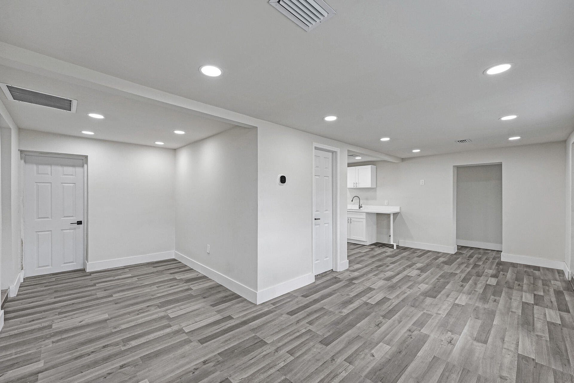 8229 NW 1st Miami, FL 33150