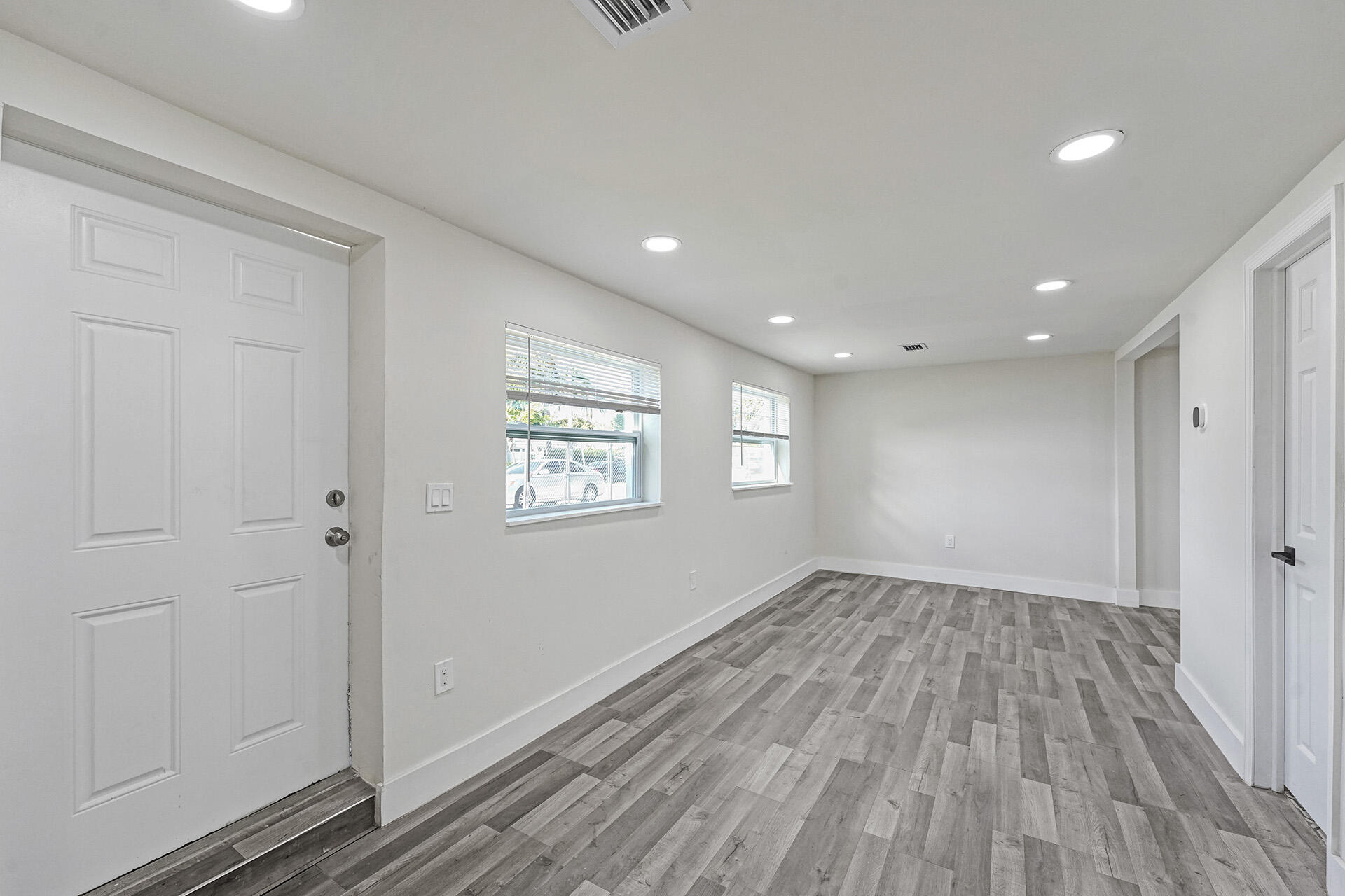 8229 NW 1st Miami, FL 33150