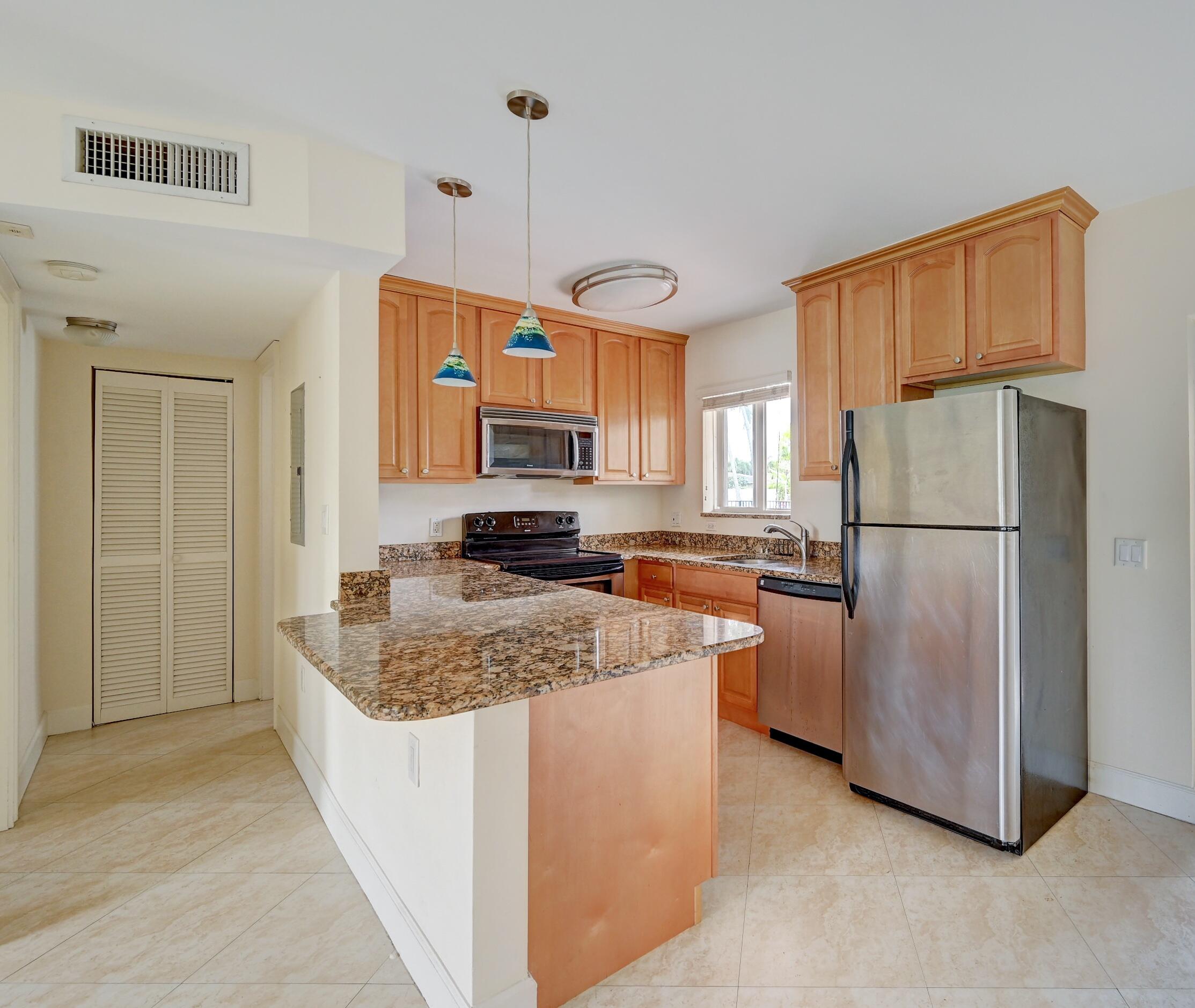 410 SW 15th #204