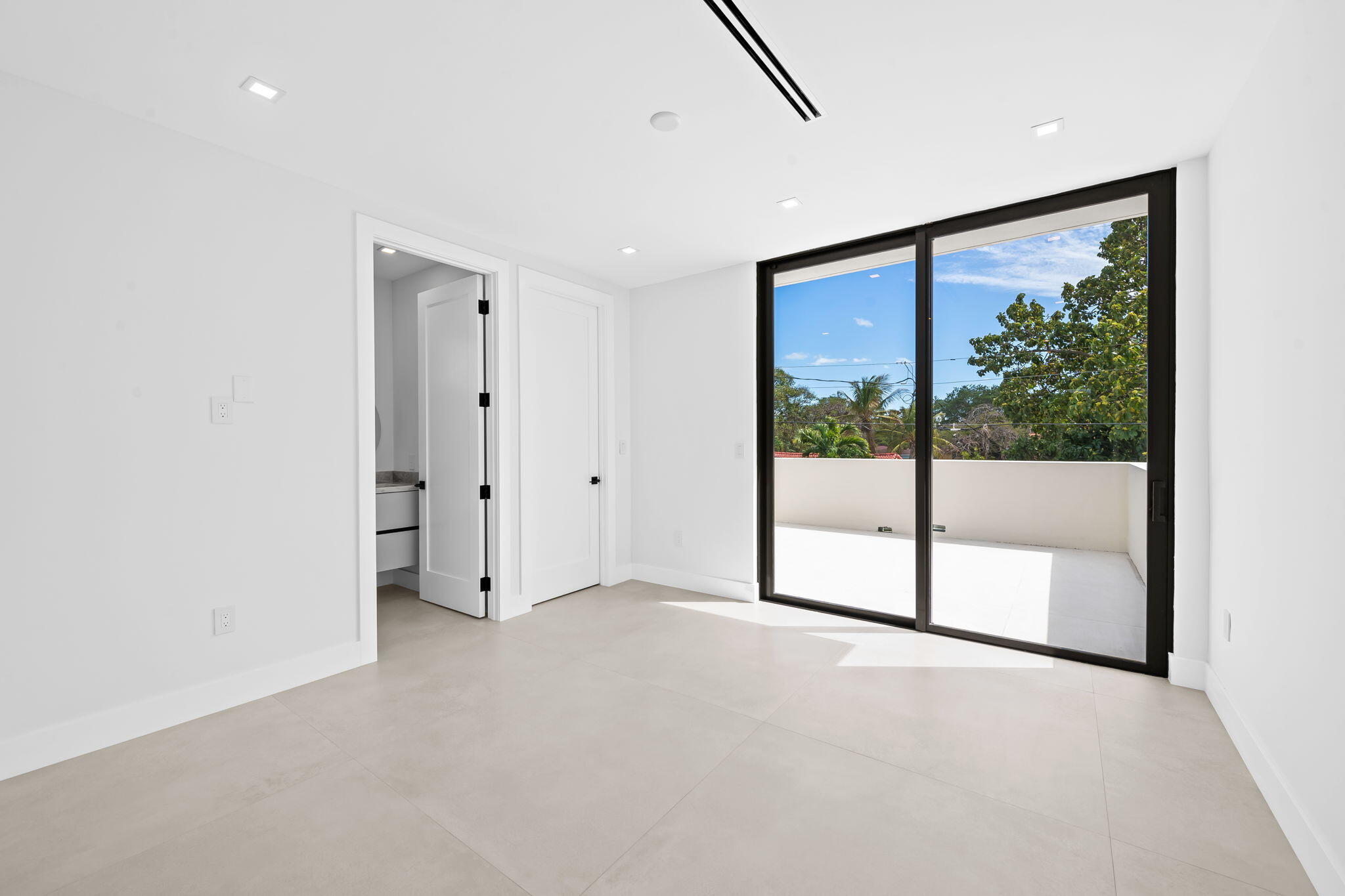 2324 SW 26th Miami, FL 33133