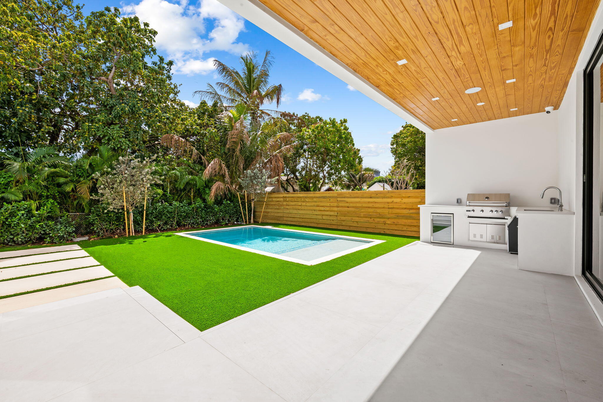 2324 SW 26th Miami, FL 33133