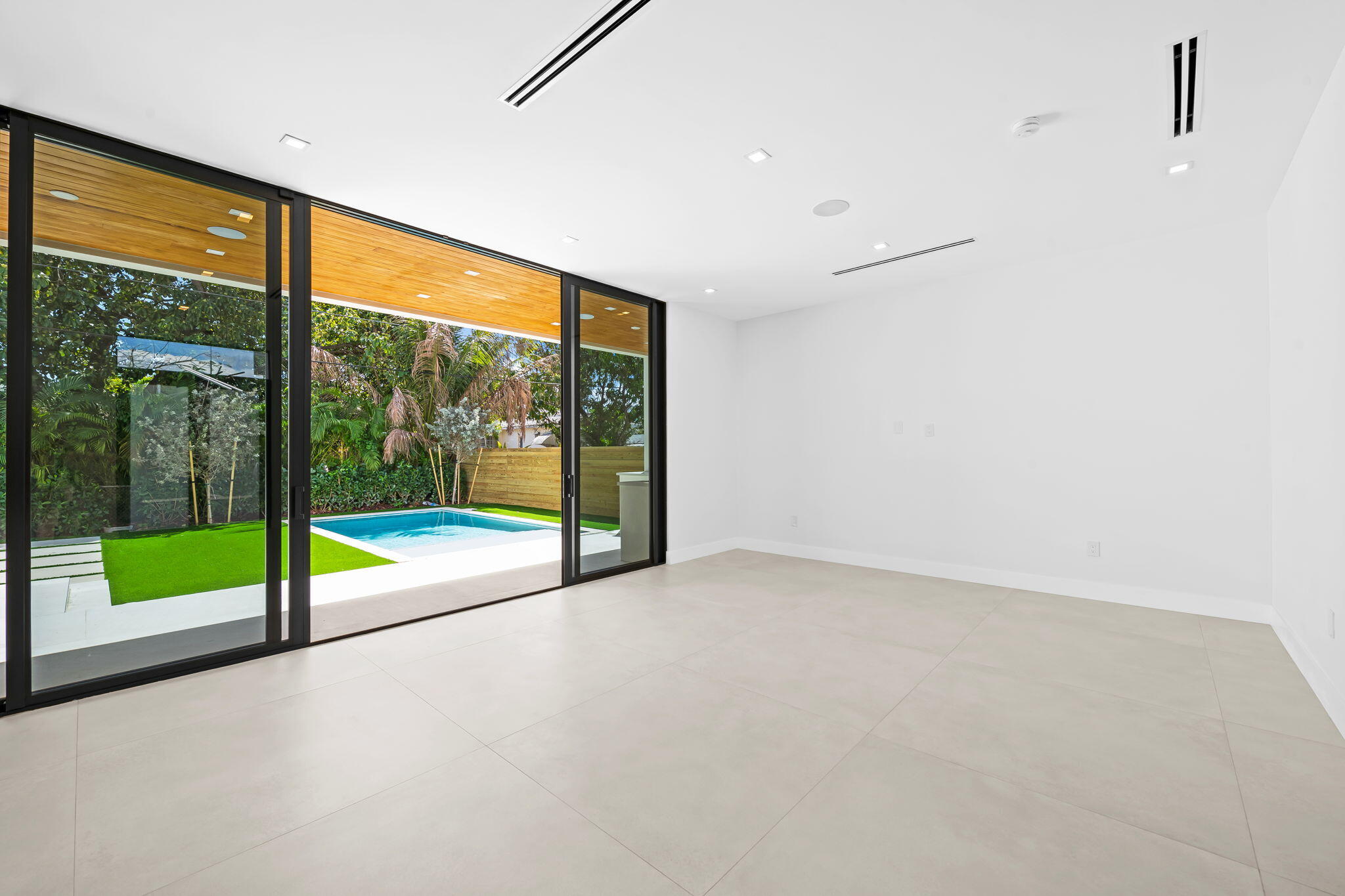 2324 SW 26th Miami, FL 33133