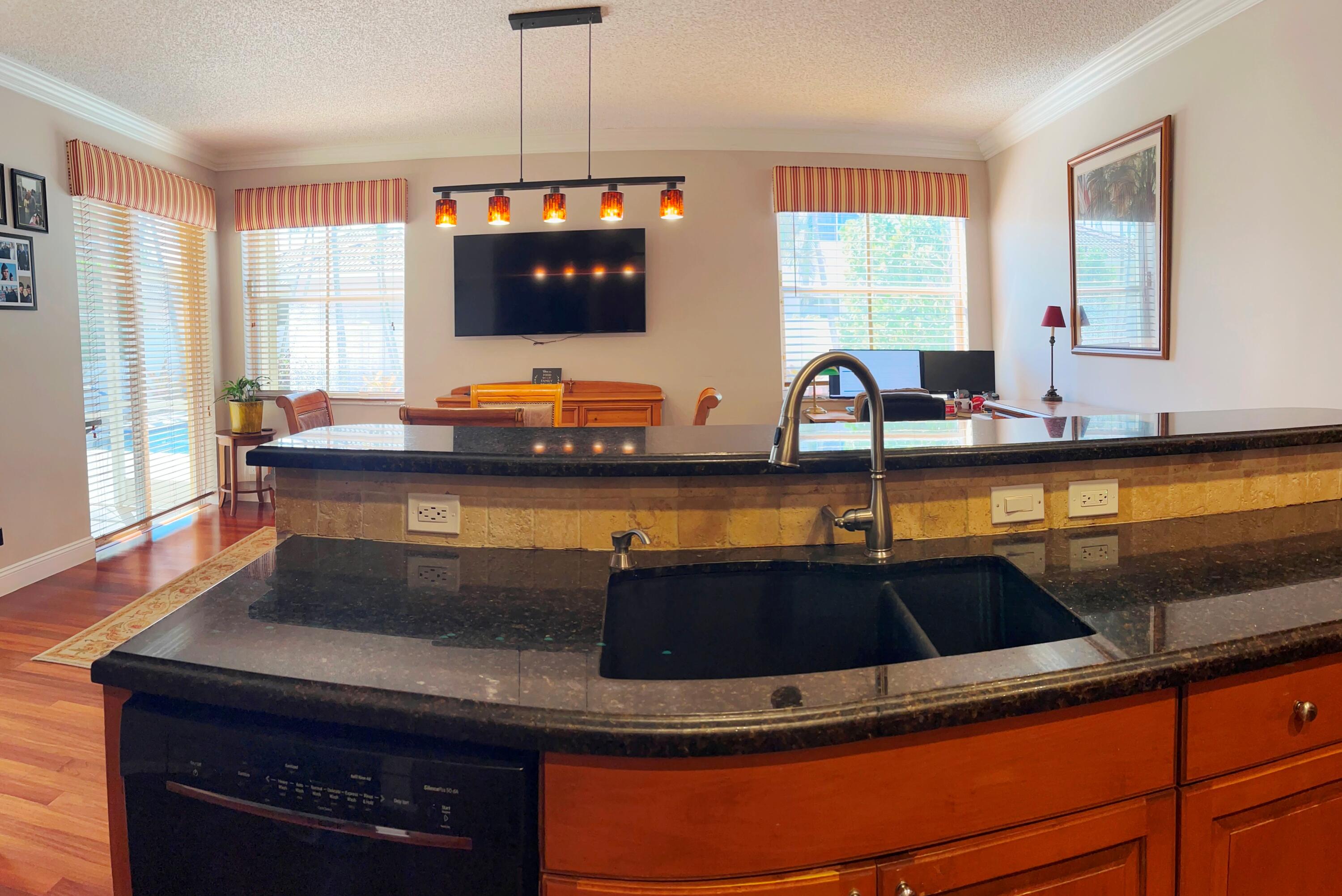 668 Willow Bnd Weston, FL 33327