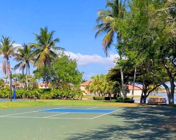 668 Willow Bnd Weston, FL 33327