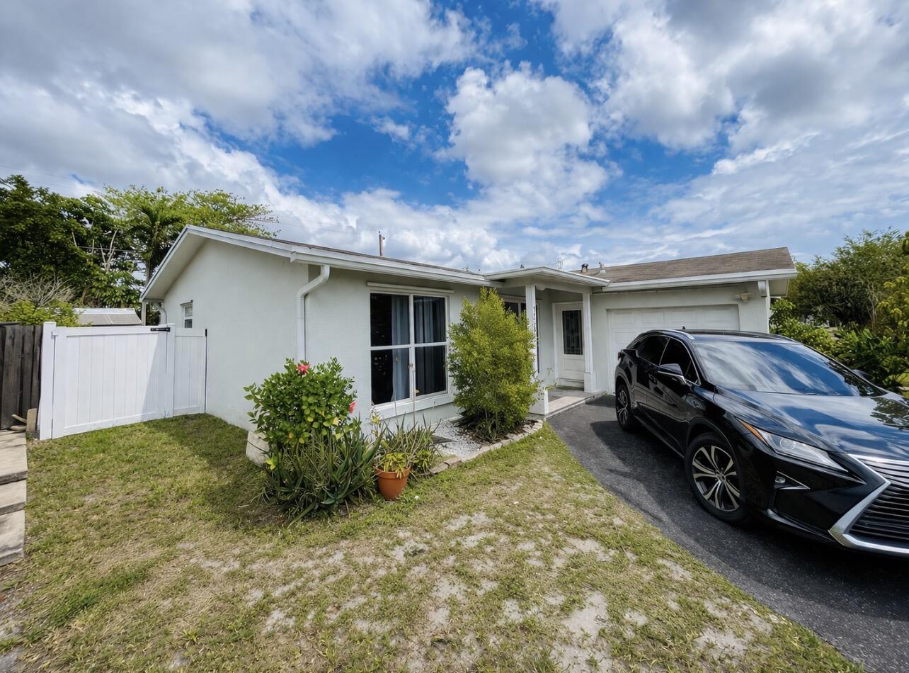 11361 NW 32nd