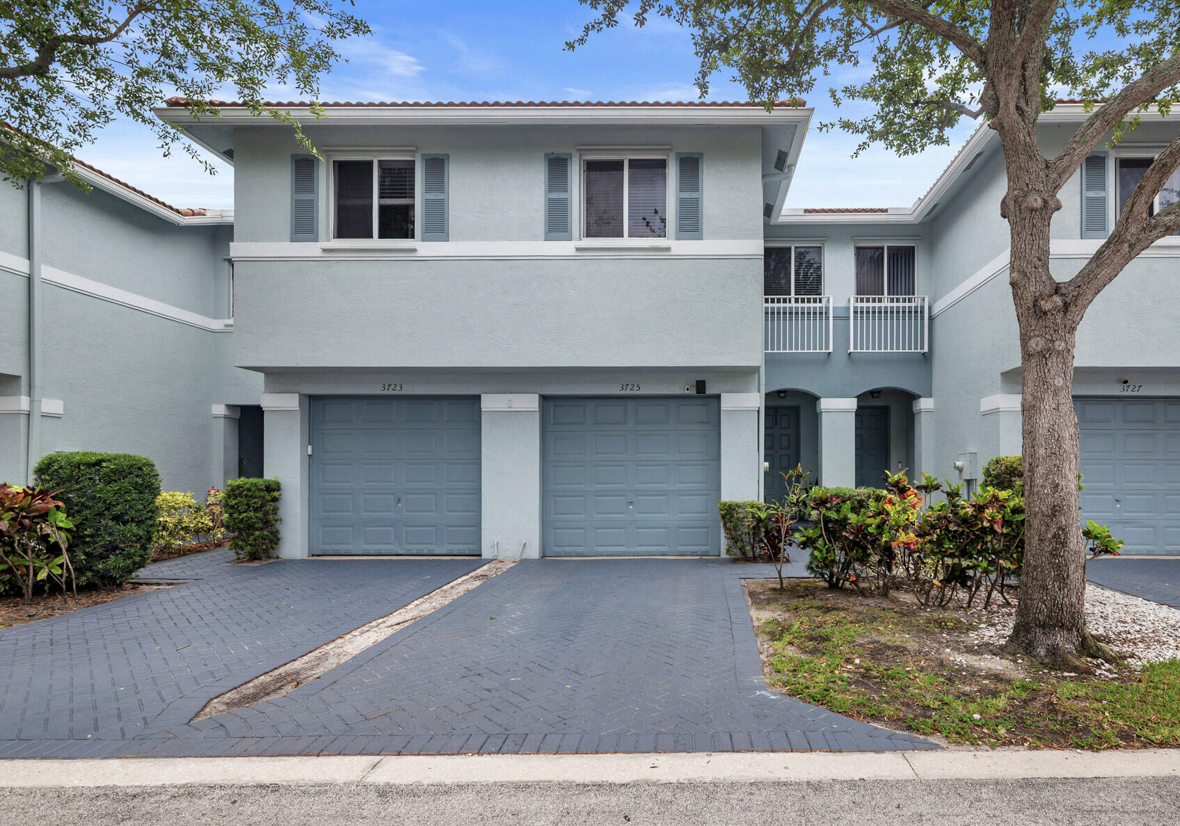 3725 Oleander