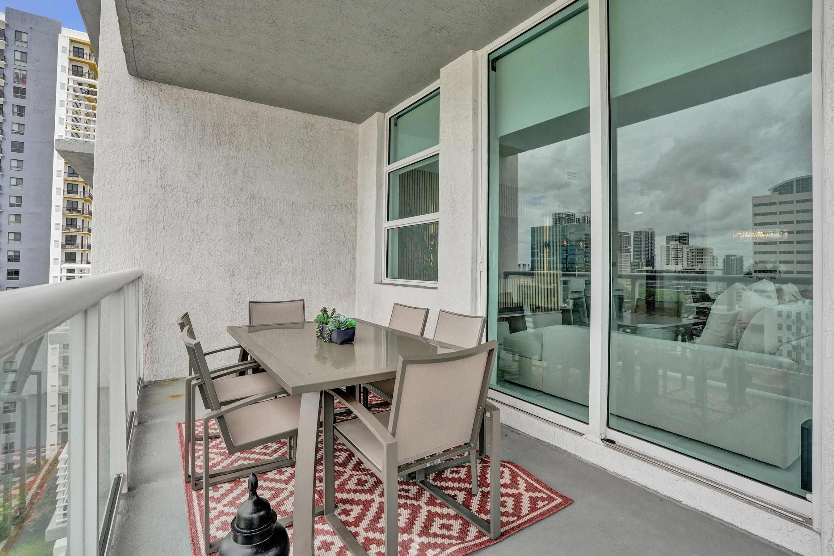 315 NE 3rd #1206 Fort Lauderdale, FL 33301