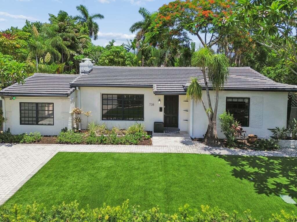 738 NE 16th