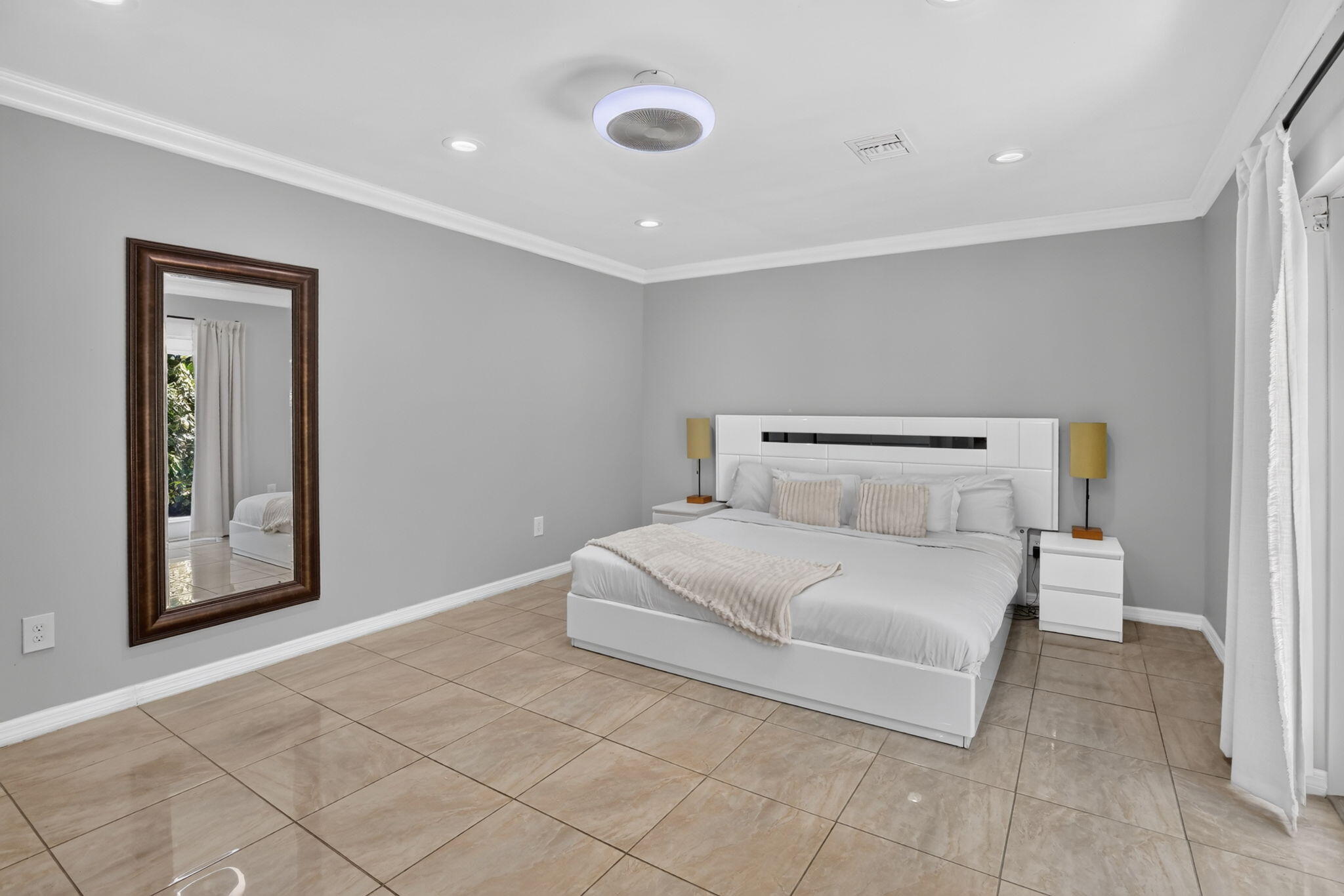 615 NE 13th Fort Lauderdale, FL 33304