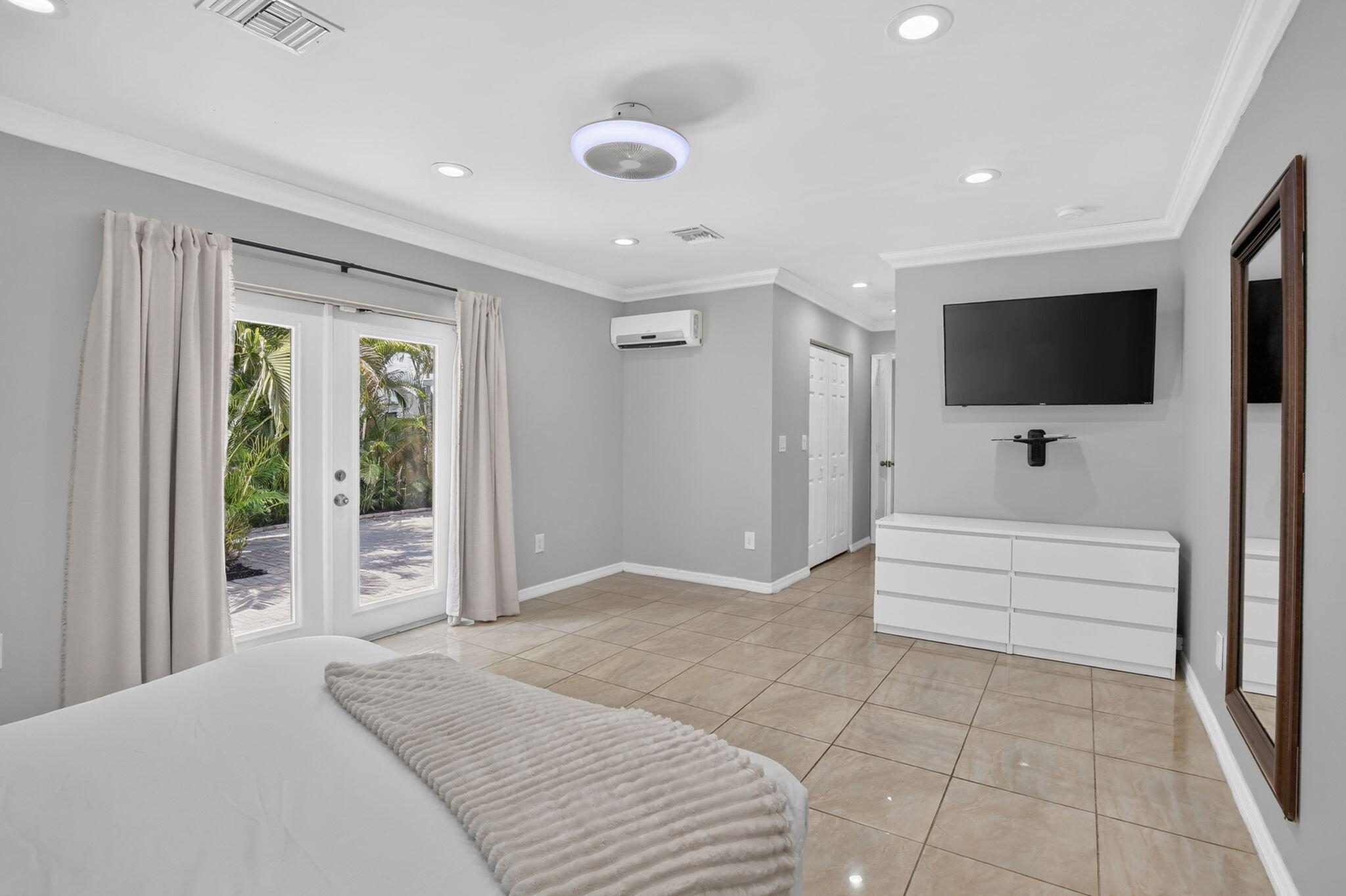 615 NE 13th Fort Lauderdale, FL 33304