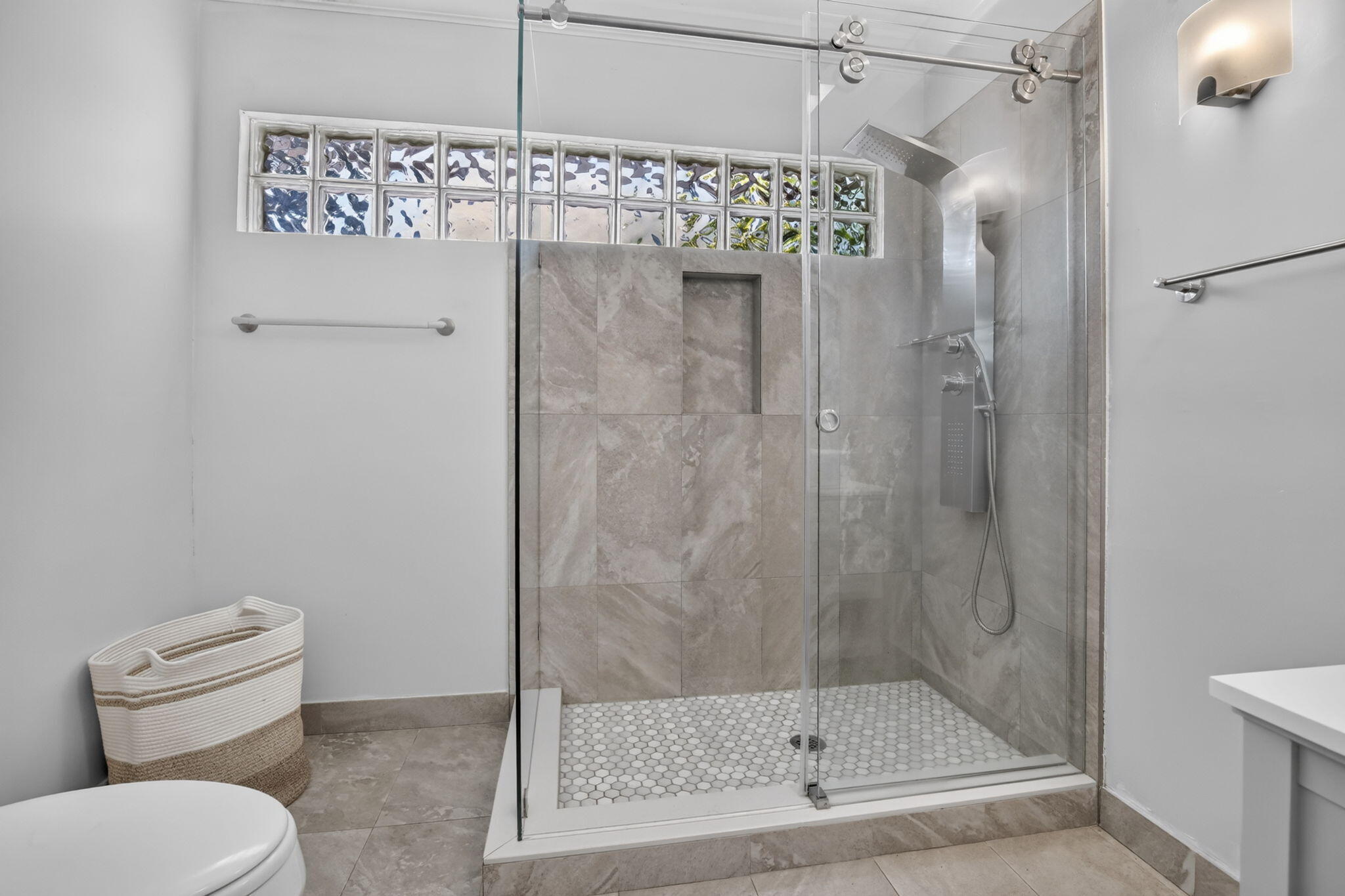 615 NE 13th Fort Lauderdale, FL 33304