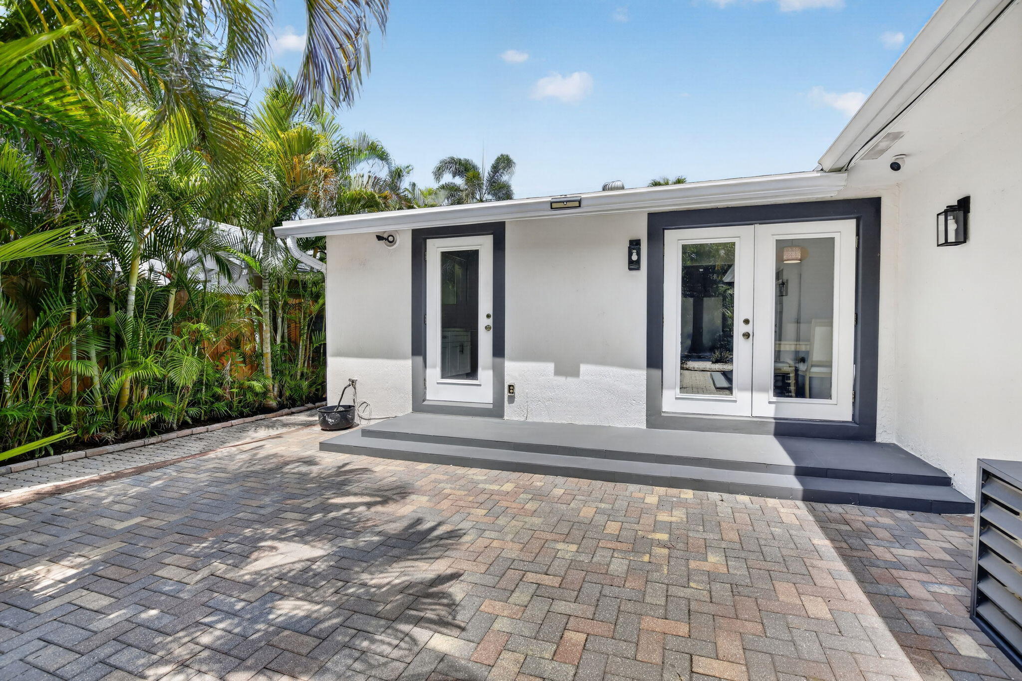 615 NE 13th Fort Lauderdale, FL 33304