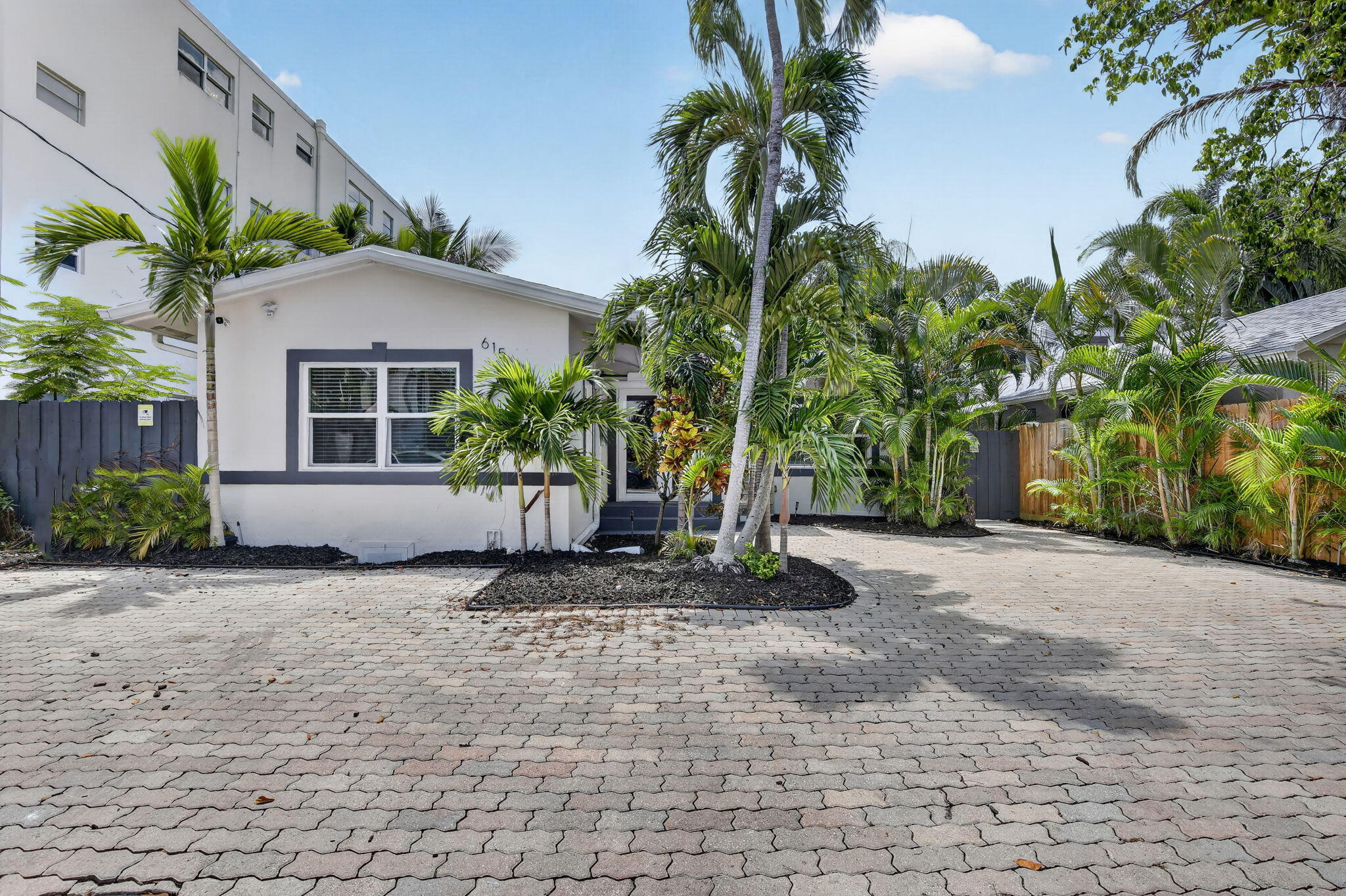 615 NE 13th Fort Lauderdale, FL 33304