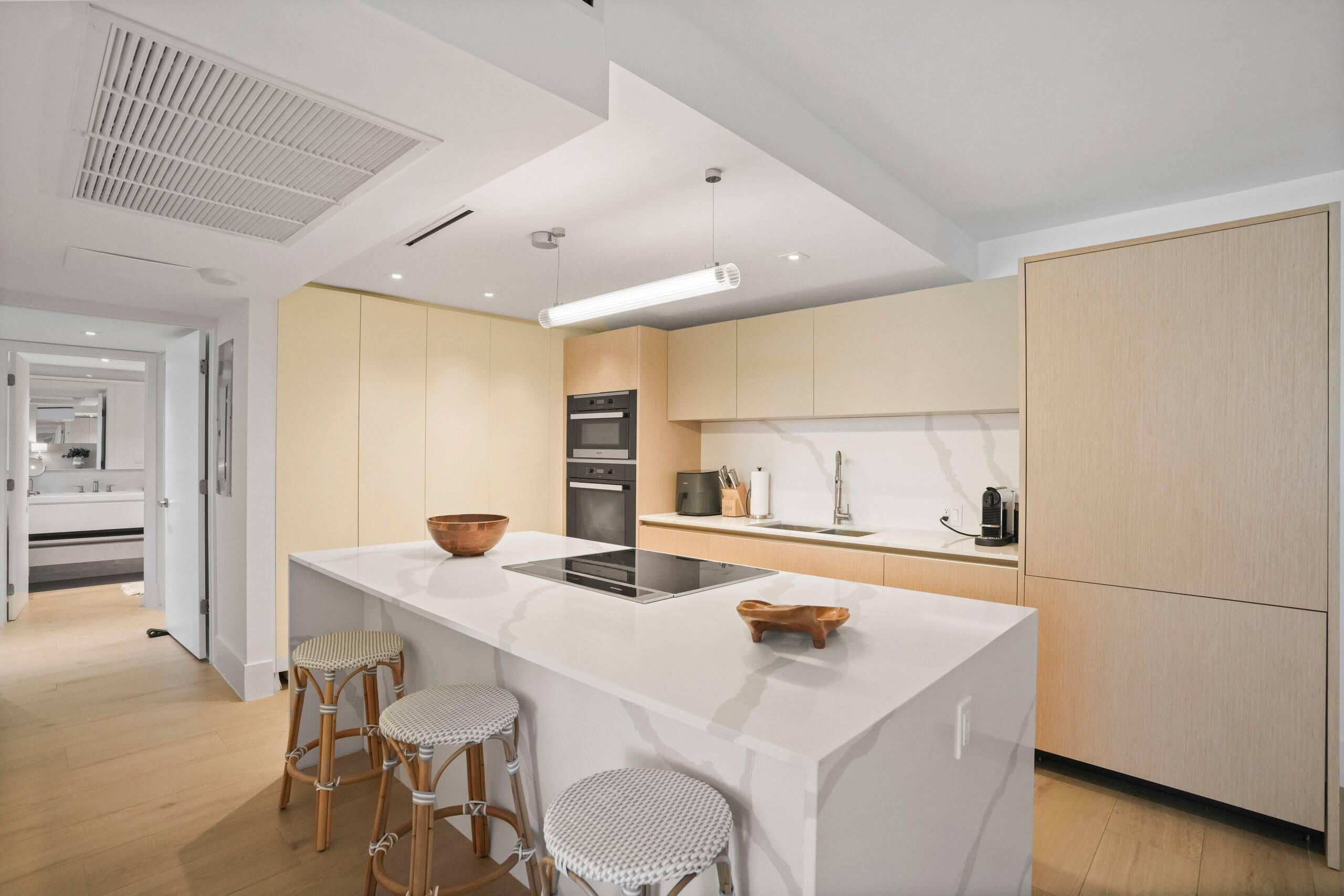 2301 Collins Ave #407 Miami Beach, FL 33139