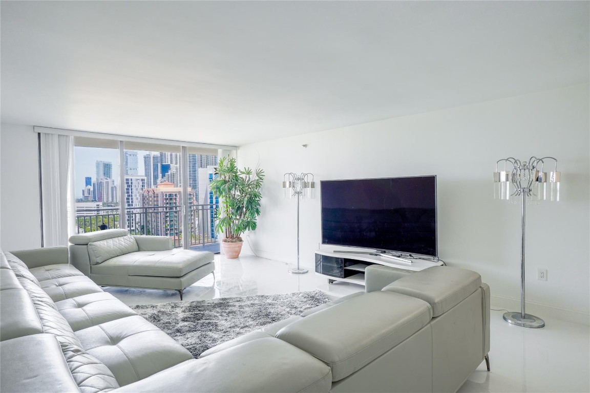 image Winston Towers4