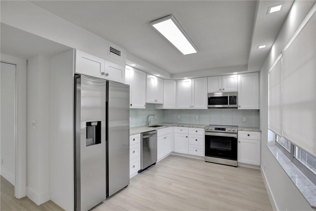 4015 W Palm Aire Dr #406