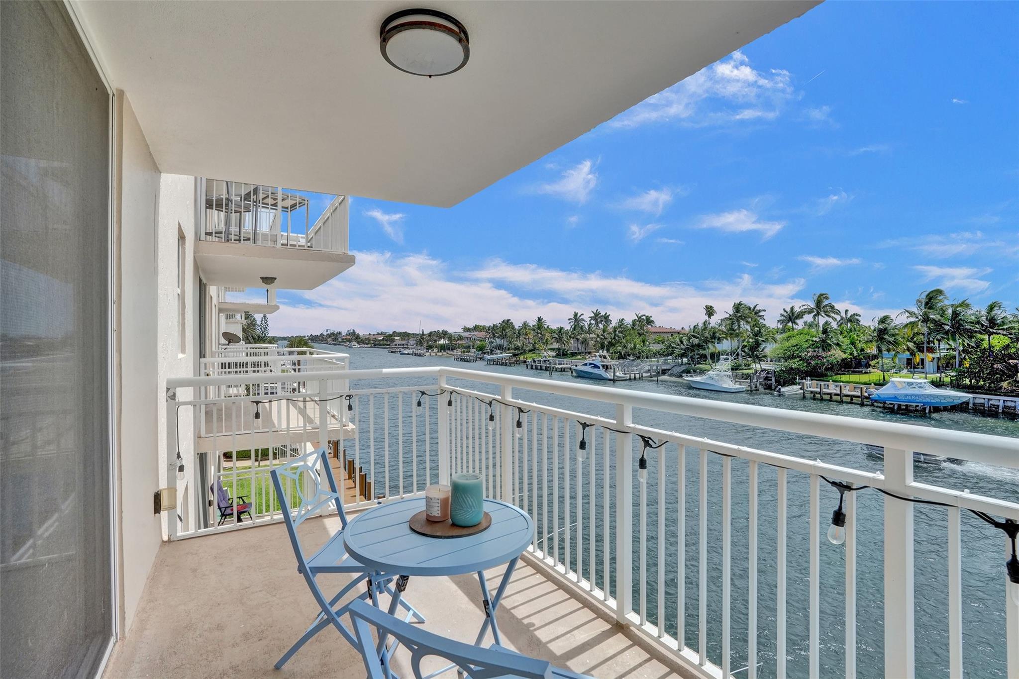 1050 Hillsboro Mile #305W
