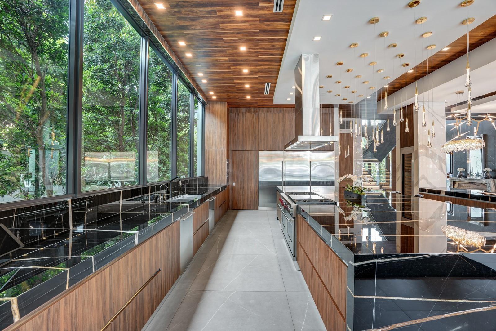 671 Middle Riv Dr Fort Lauderdale, FL 33304