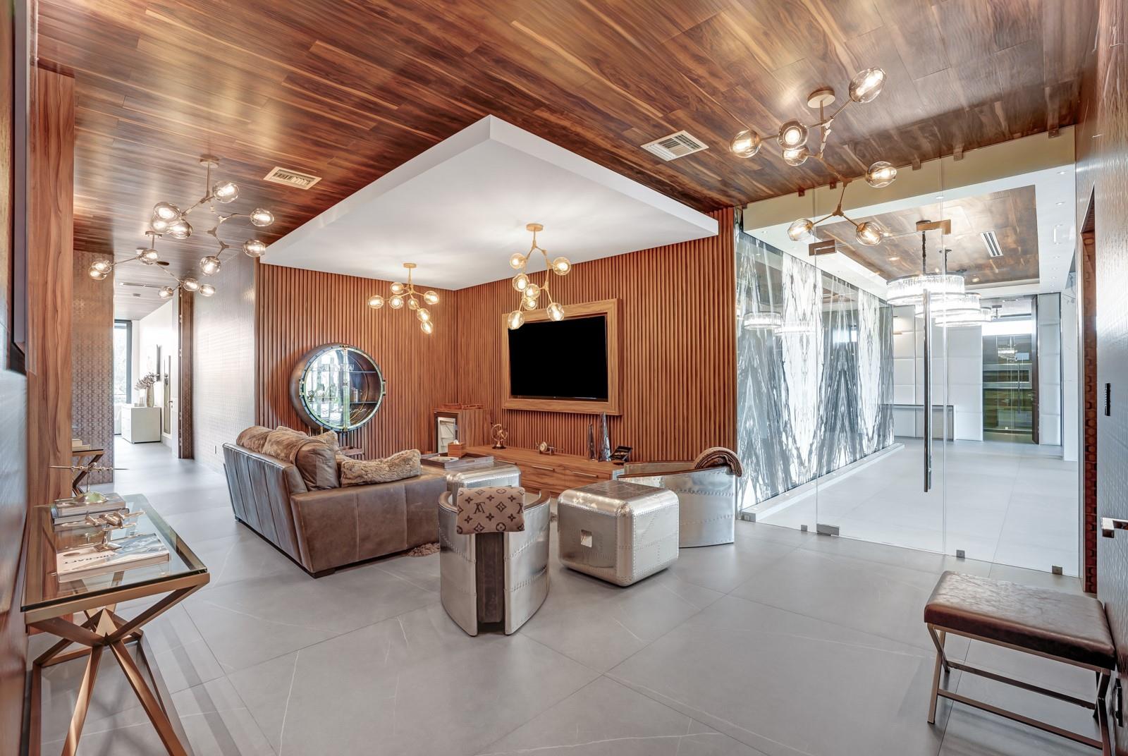 671 Middle Riv Dr Fort Lauderdale, FL 33304