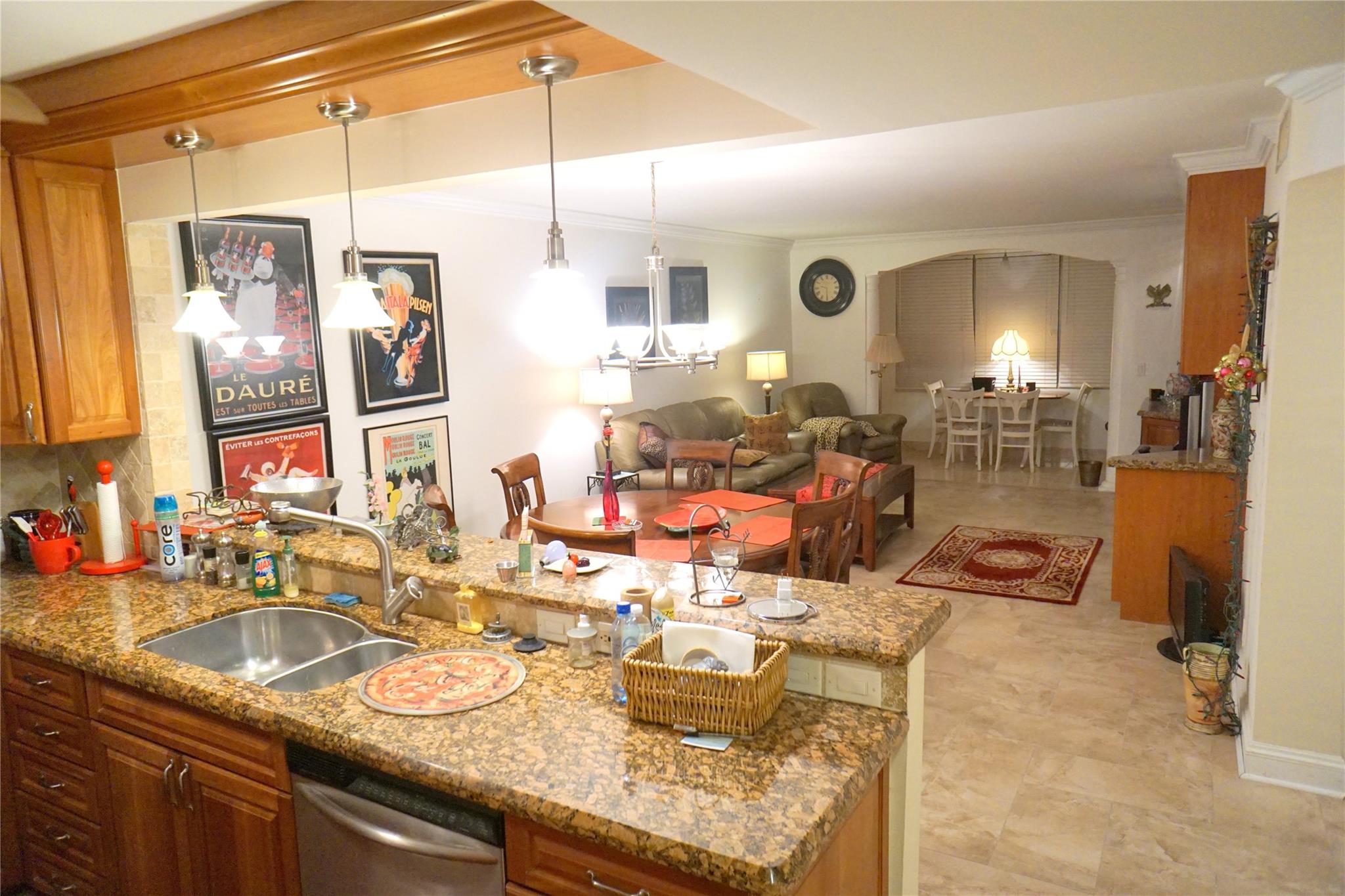 2851 Somerset Dr #103