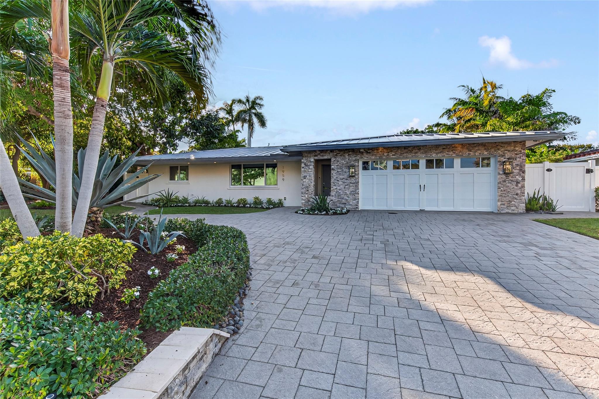 1959 SE 25th Ave Fort Lauderdale, FL 33316