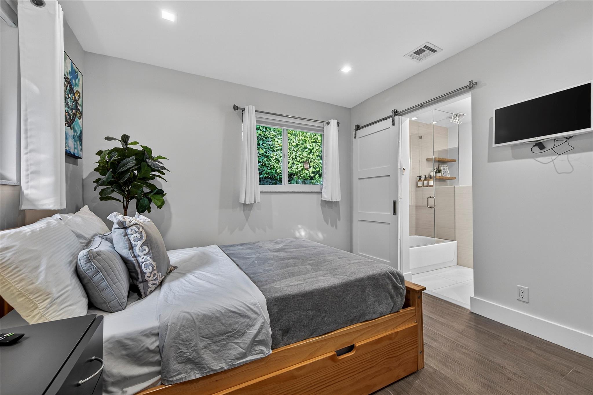 1959 SE 25th Ave Fort Lauderdale, FL 33316