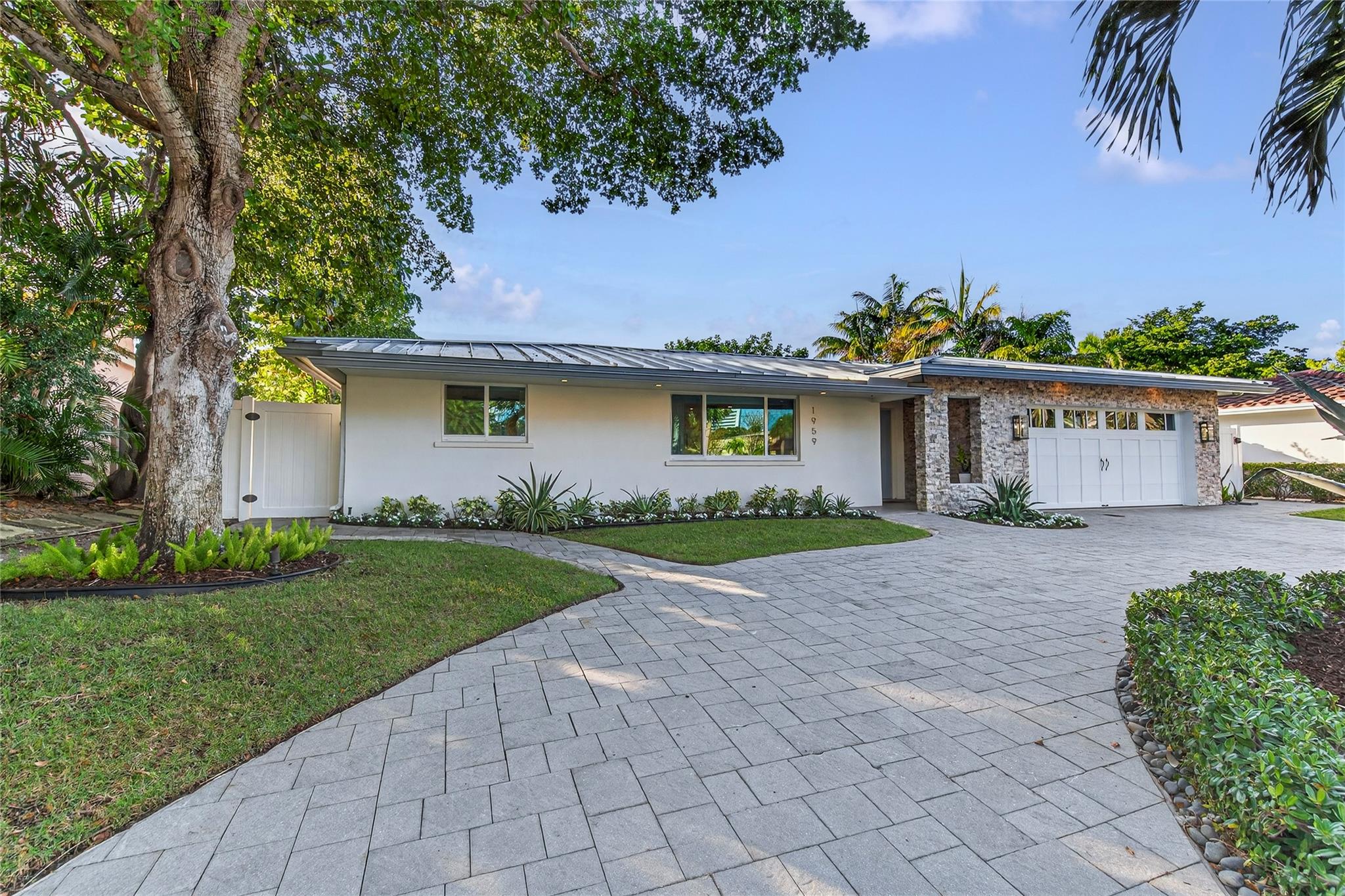 1959 SE 25th Ave Fort Lauderdale, FL 33316