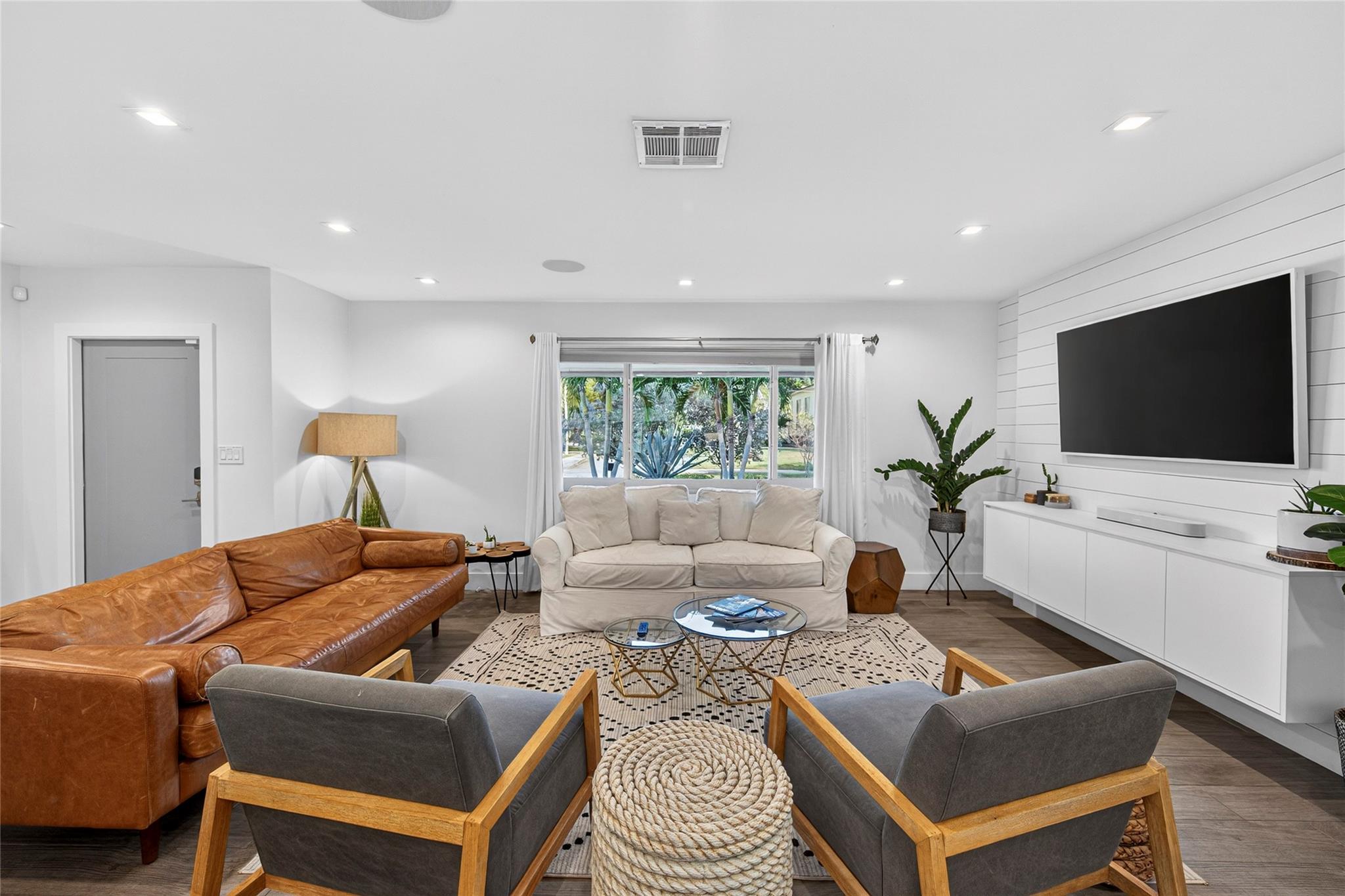 1959 SE 25th Ave Fort Lauderdale, FL 33316