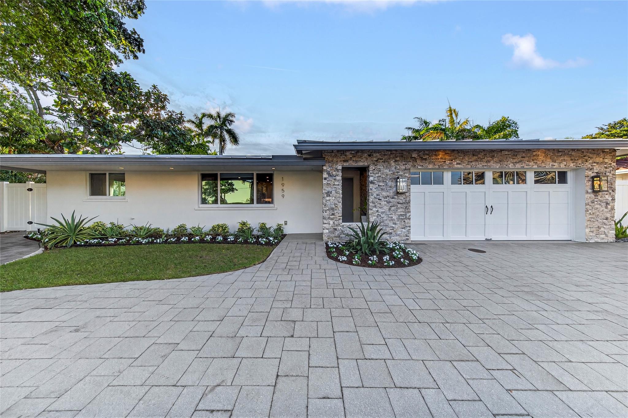 1959 SE 25th Ave Fort Lauderdale, FL 33316