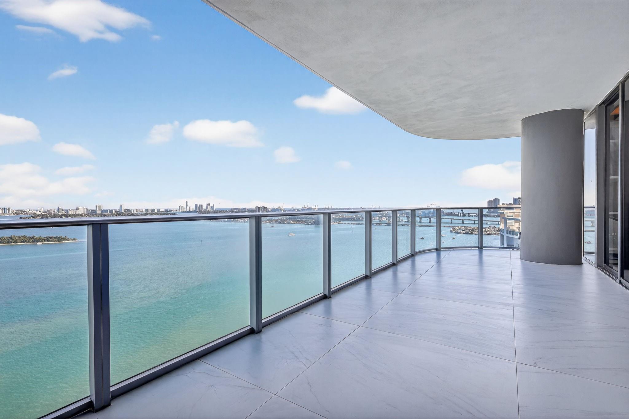 700 NE 24th St #2207