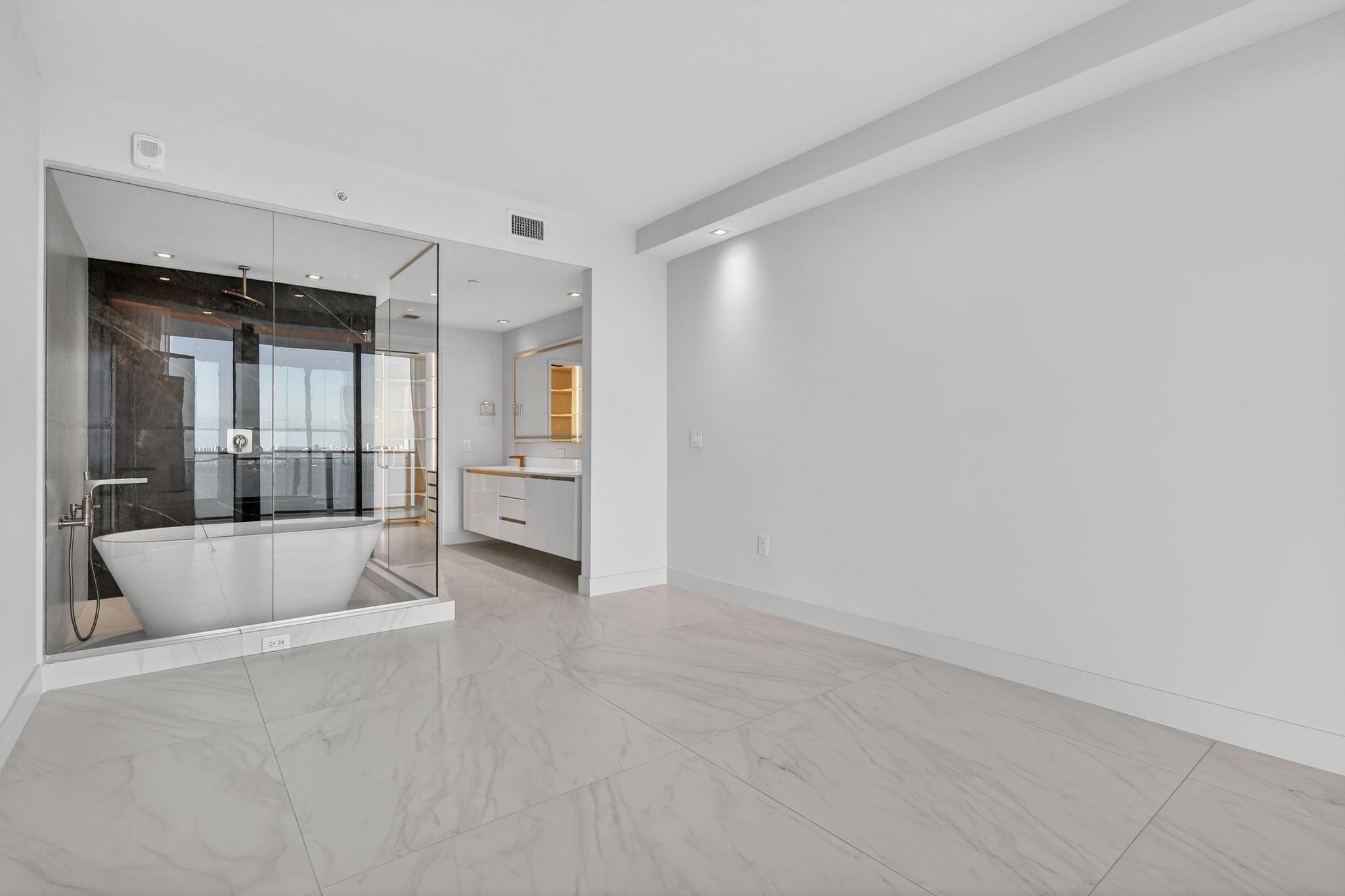 700 NE 24th St #2207 Miami, FL 33137