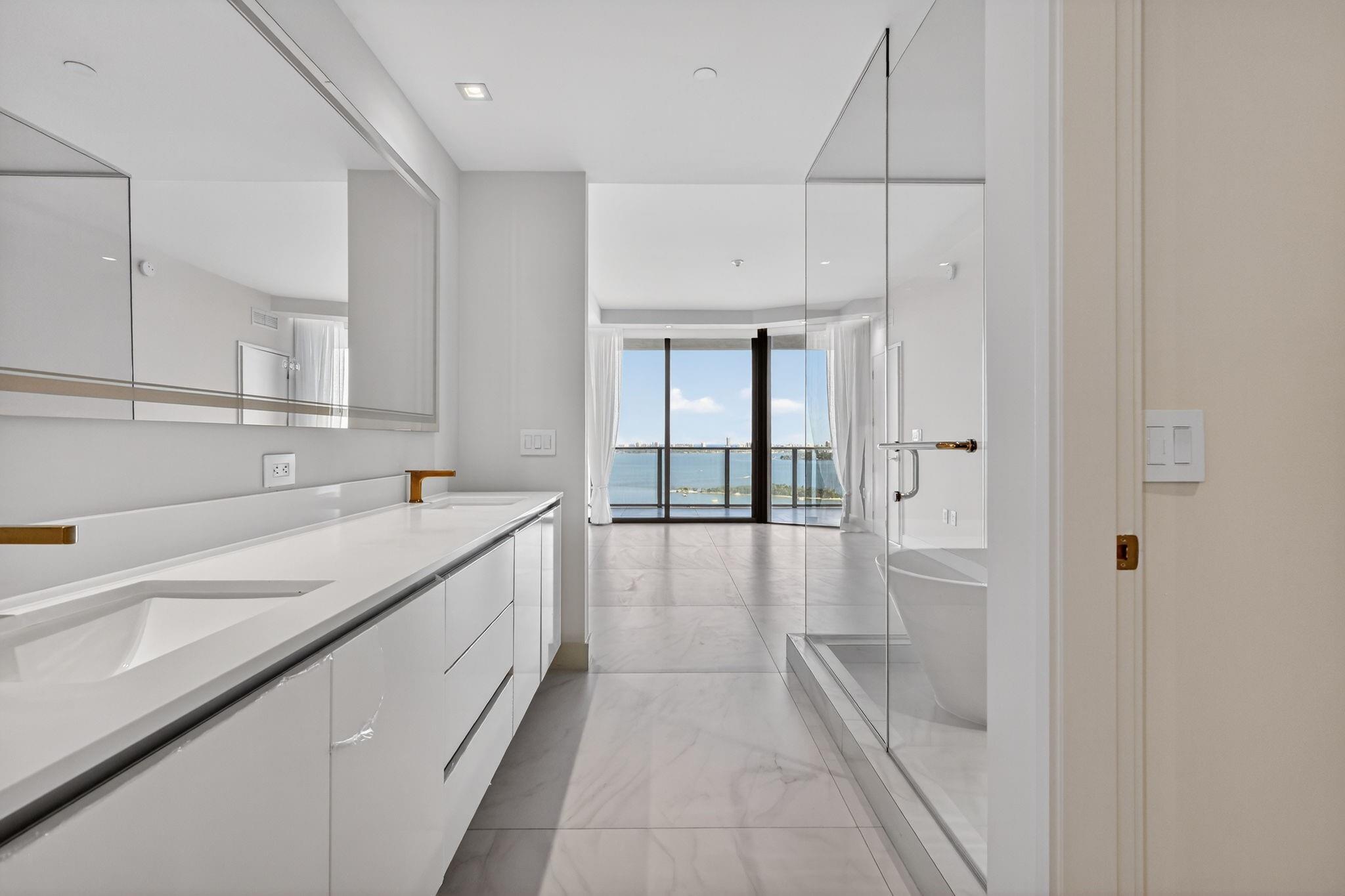 700 NE 24th St #2207 Miami, FL 33137