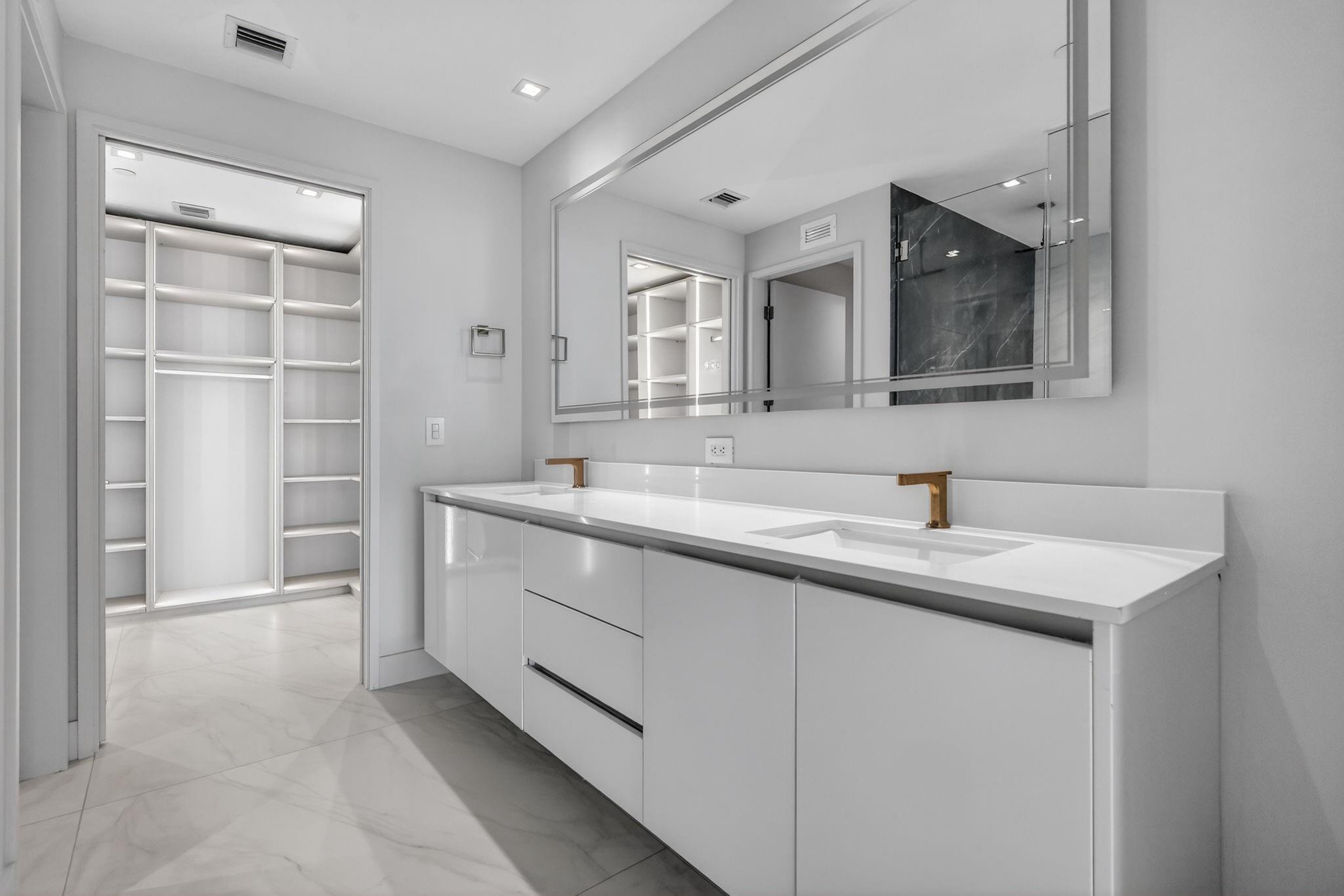 700 NE 24th St #2207 Miami, FL 33137