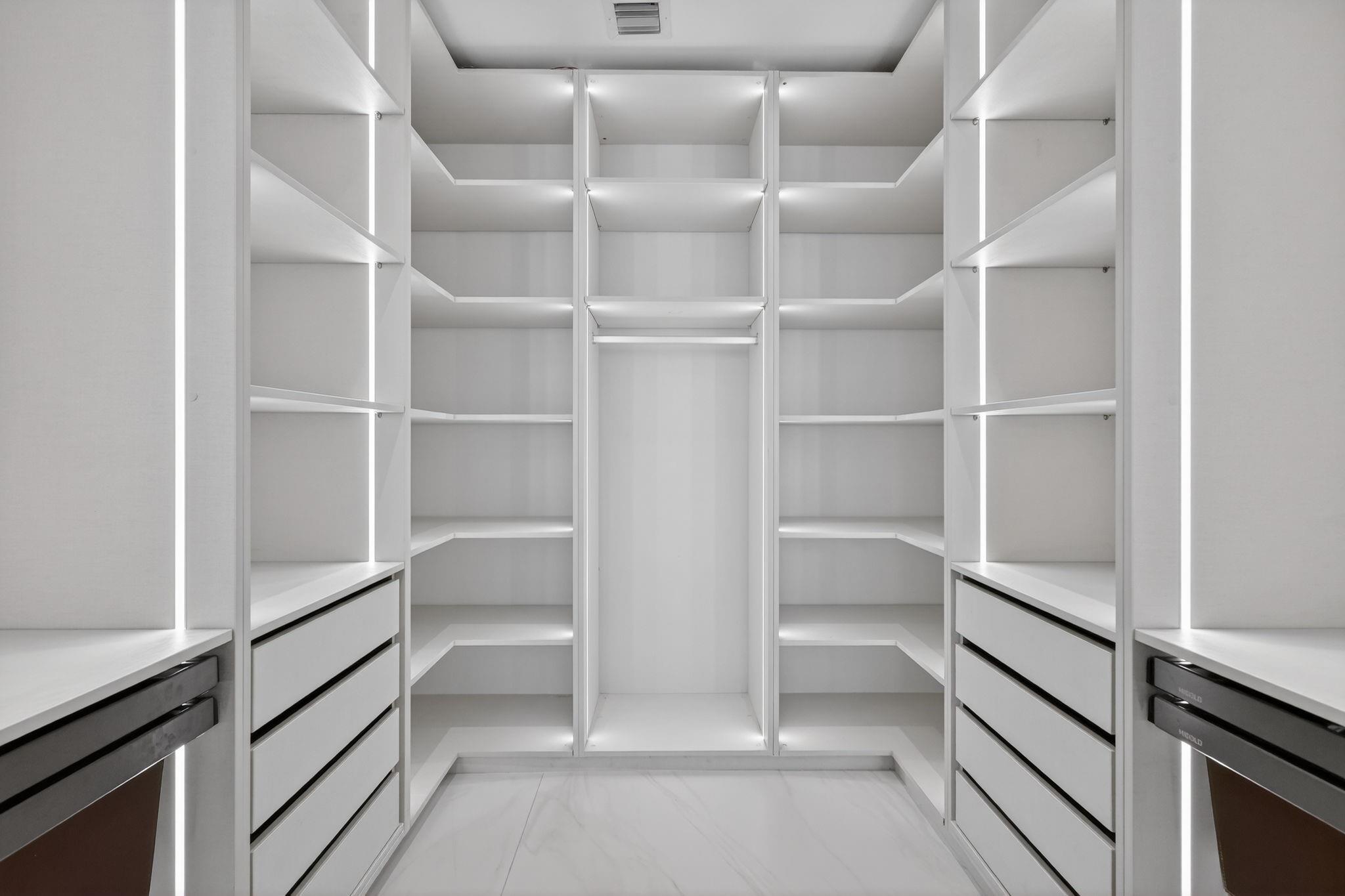 700 NE 24th St #2207 Miami, FL 33137