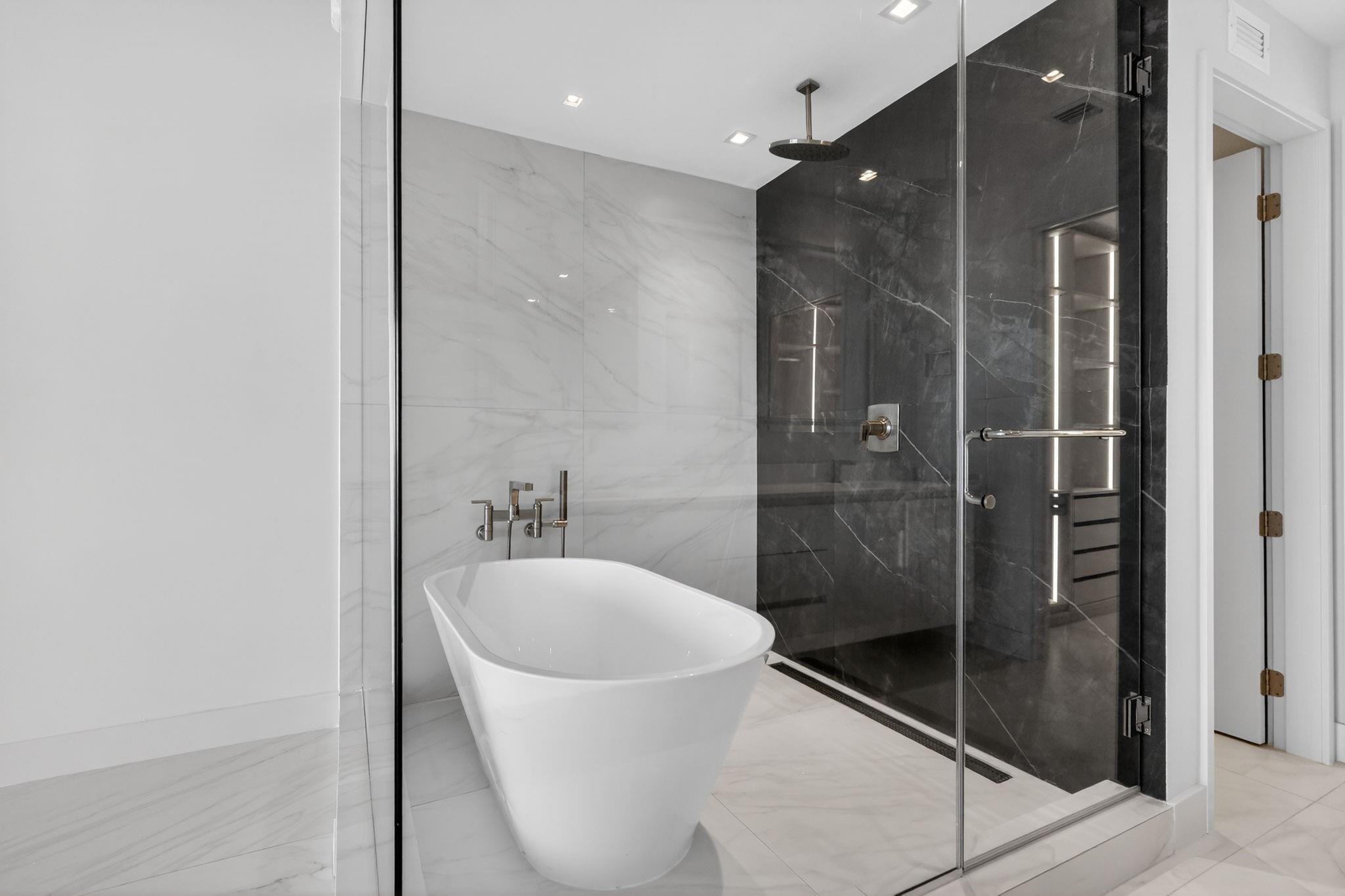 700 NE 24th St #2207 Miami, FL 33137