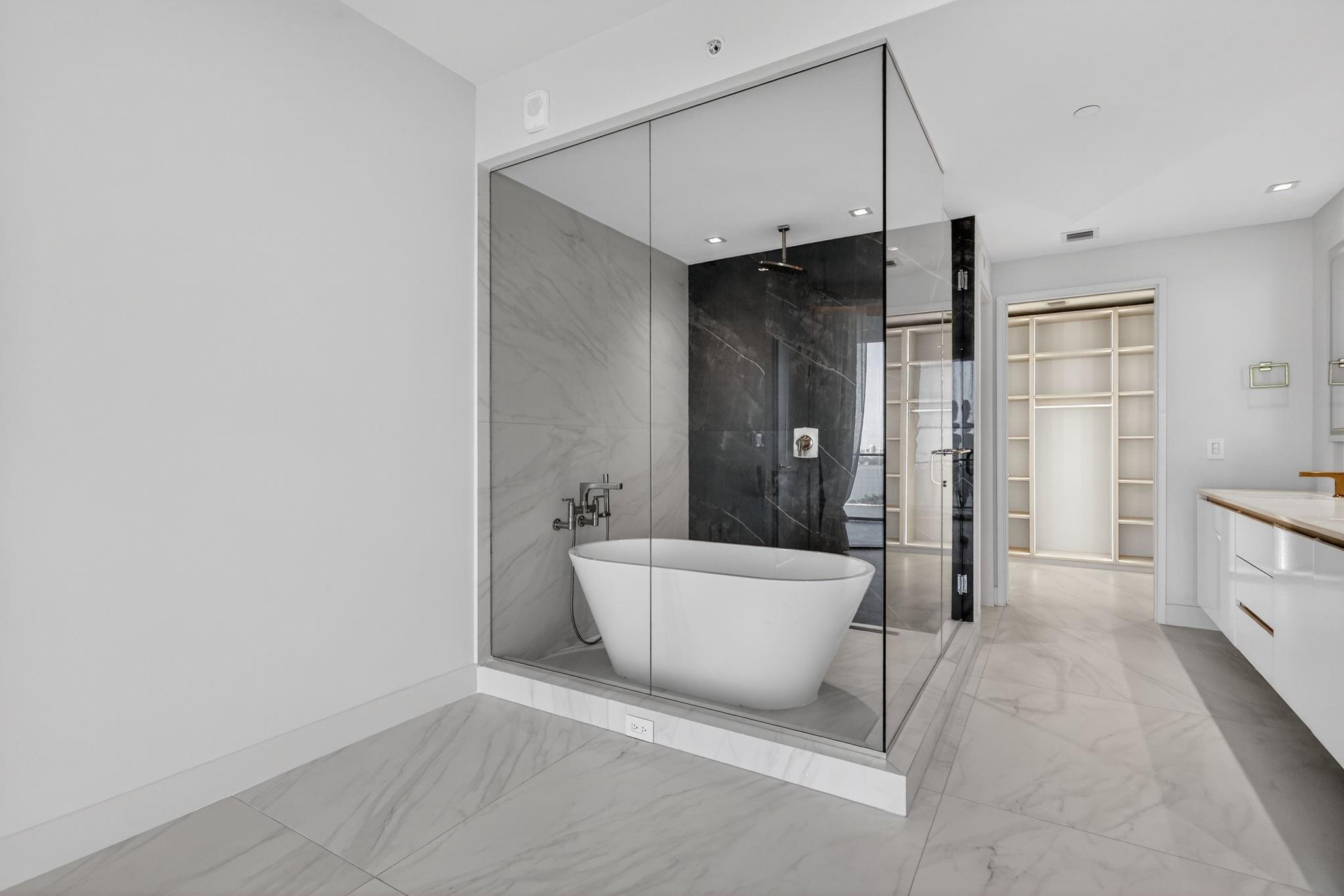 700 NE 24th St #2207 Miami, FL 33137