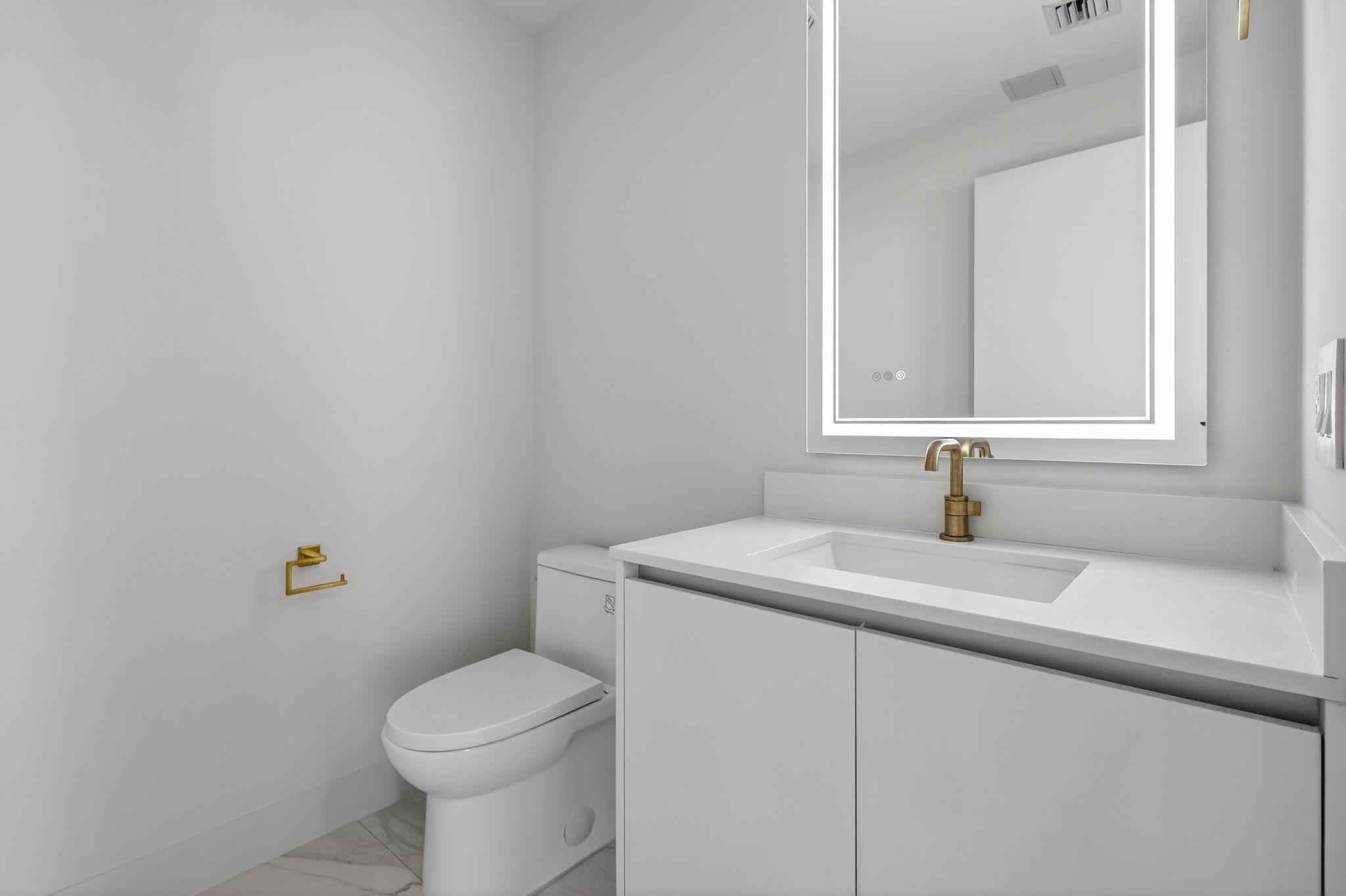 700 NE 24th St #2207 Miami, FL 33137