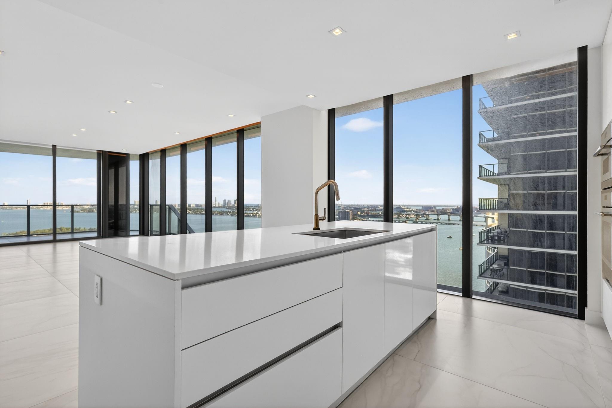 700 NE 24th St #2207 Miami, FL 33137