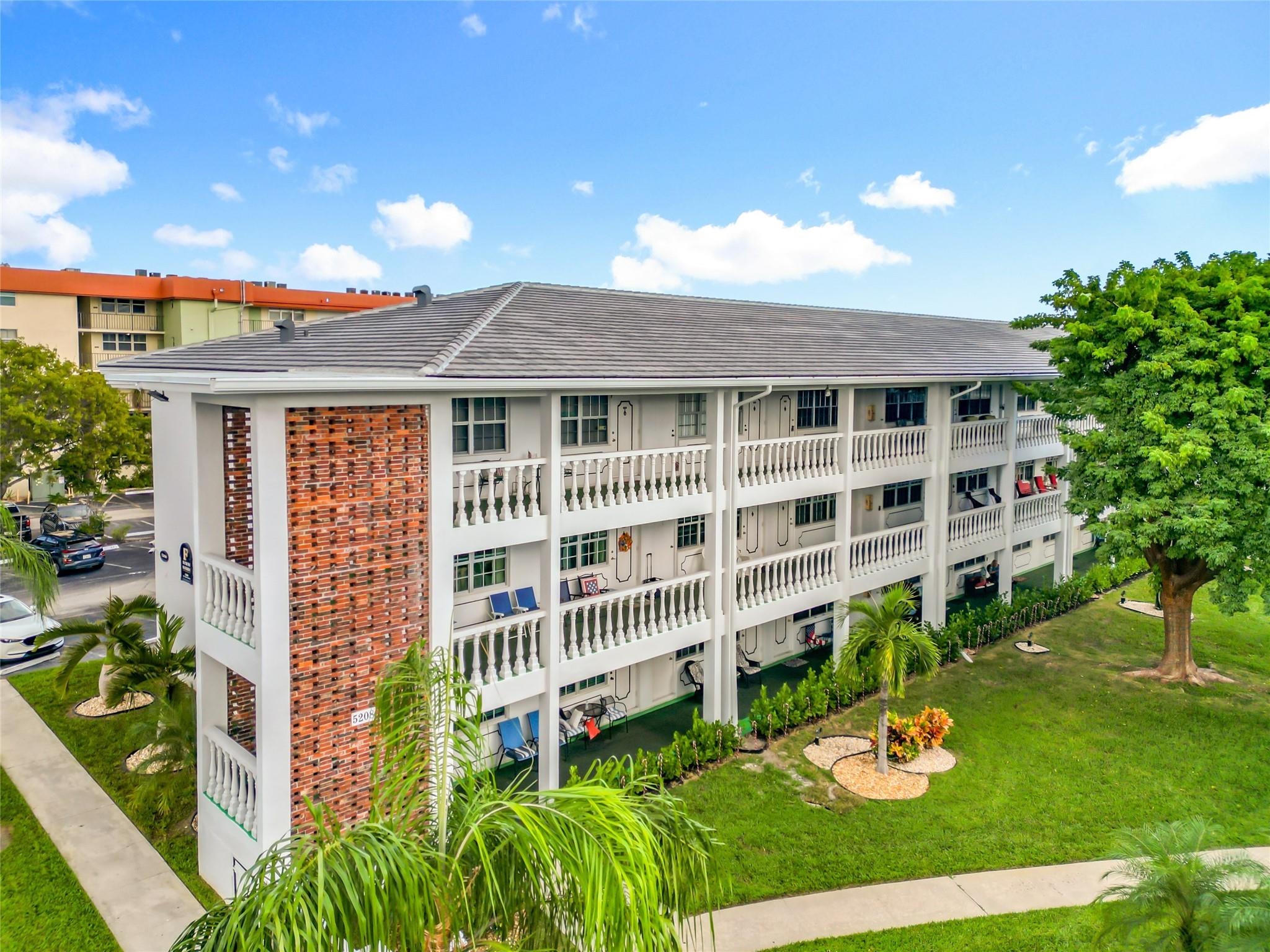 5208 NE 24th Ter #F-303