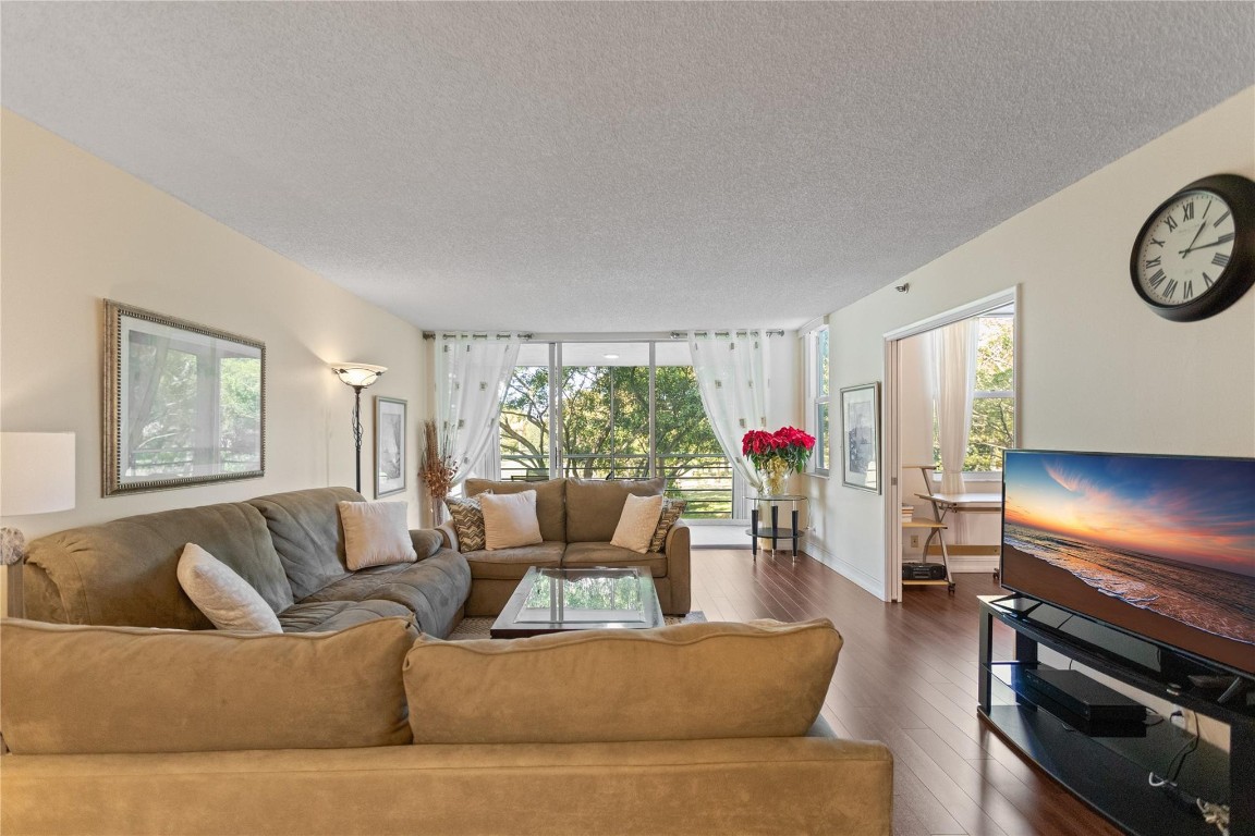 4015 W Palm Aire Dr #304 Pompano Beach, FL 33069