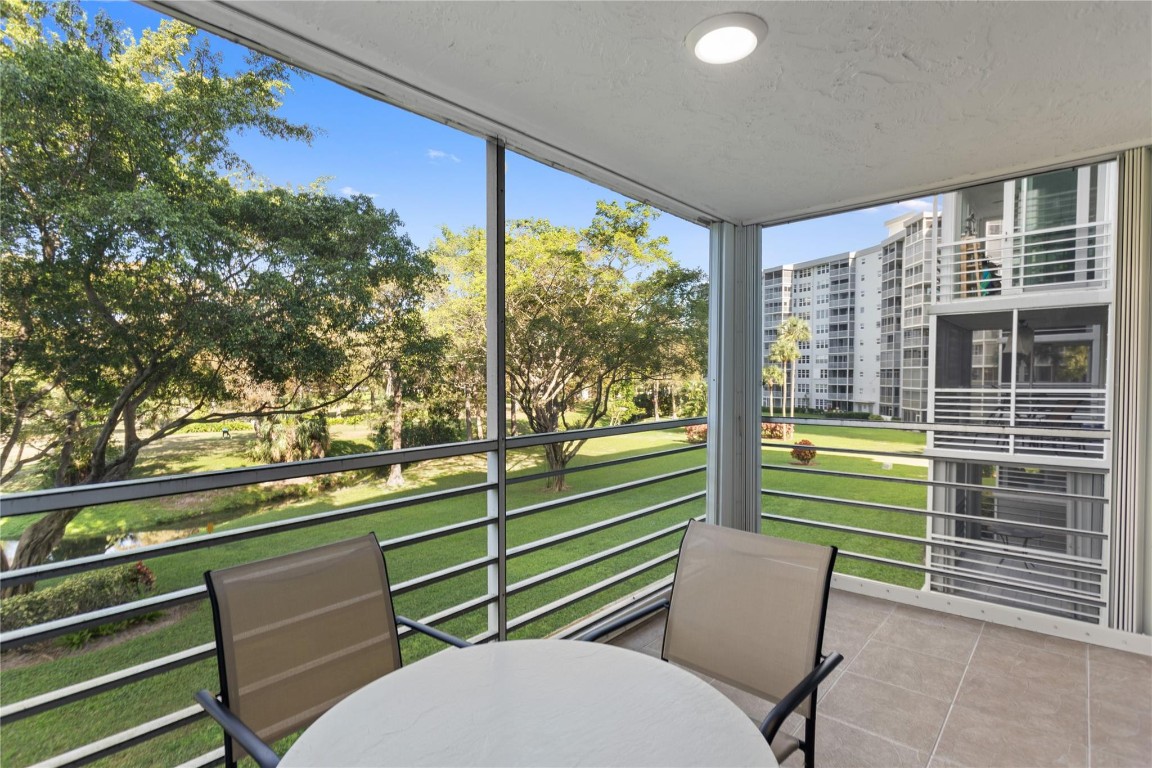 4015 W Palm Aire Dr #304 Pompano Beach, FL 33069