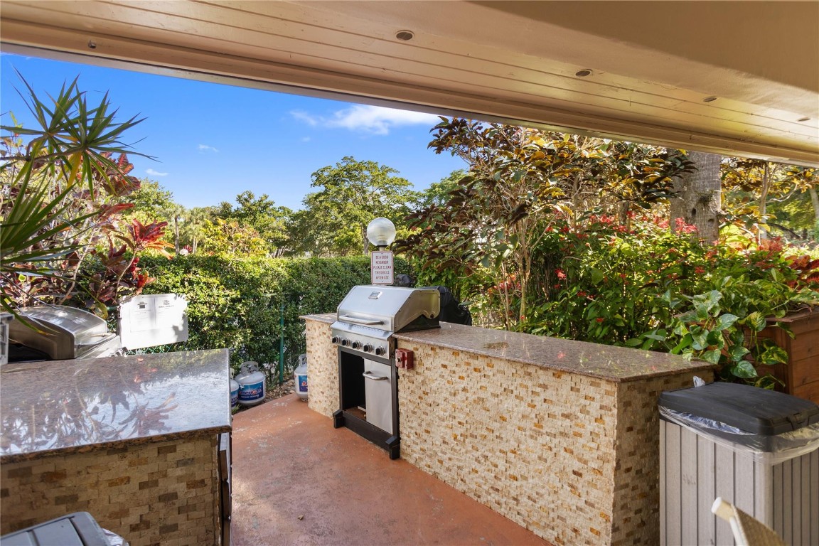 4015 W Palm Aire Dr #304 Pompano Beach, FL 33069