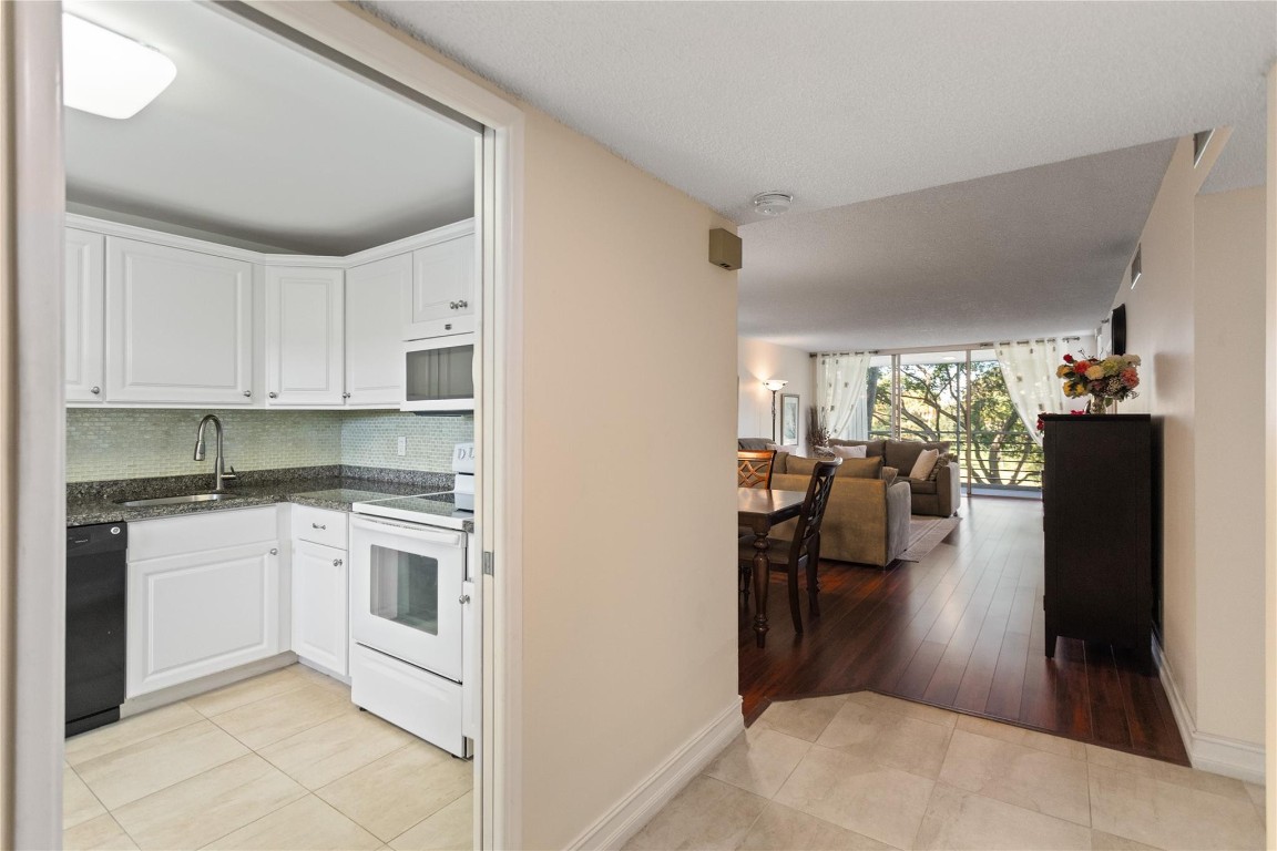 4015 W Palm Aire Dr #304 Pompano Beach, FL 33069