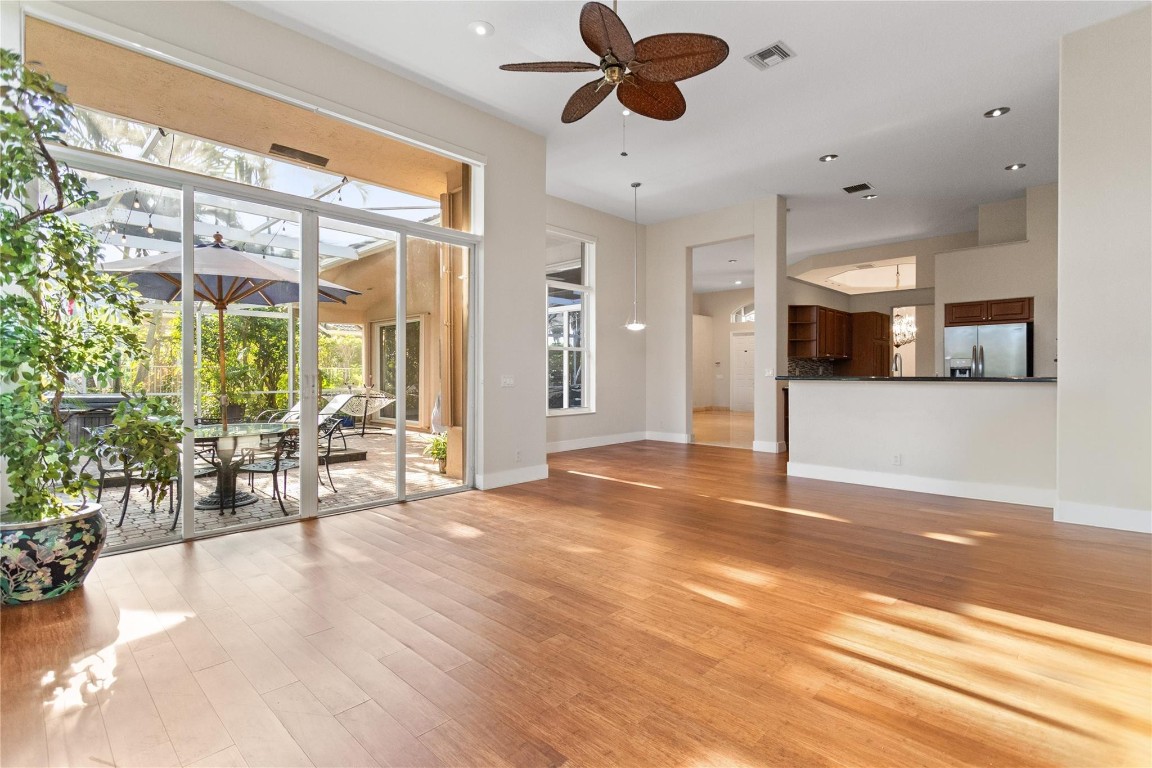 942 Windward Way Weston, FL 33327