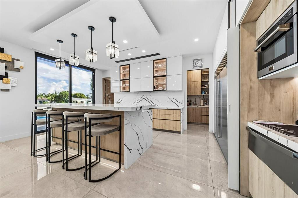 2581 NE 50th Lighthouse Point, FL 33064