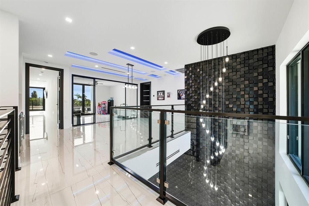 2581 NE 50th Lighthouse Point, FL 33064