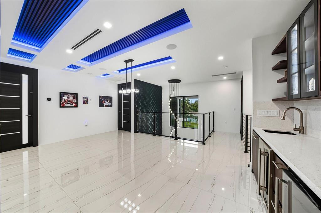 2581 NE 50th Lighthouse Point, FL 33064